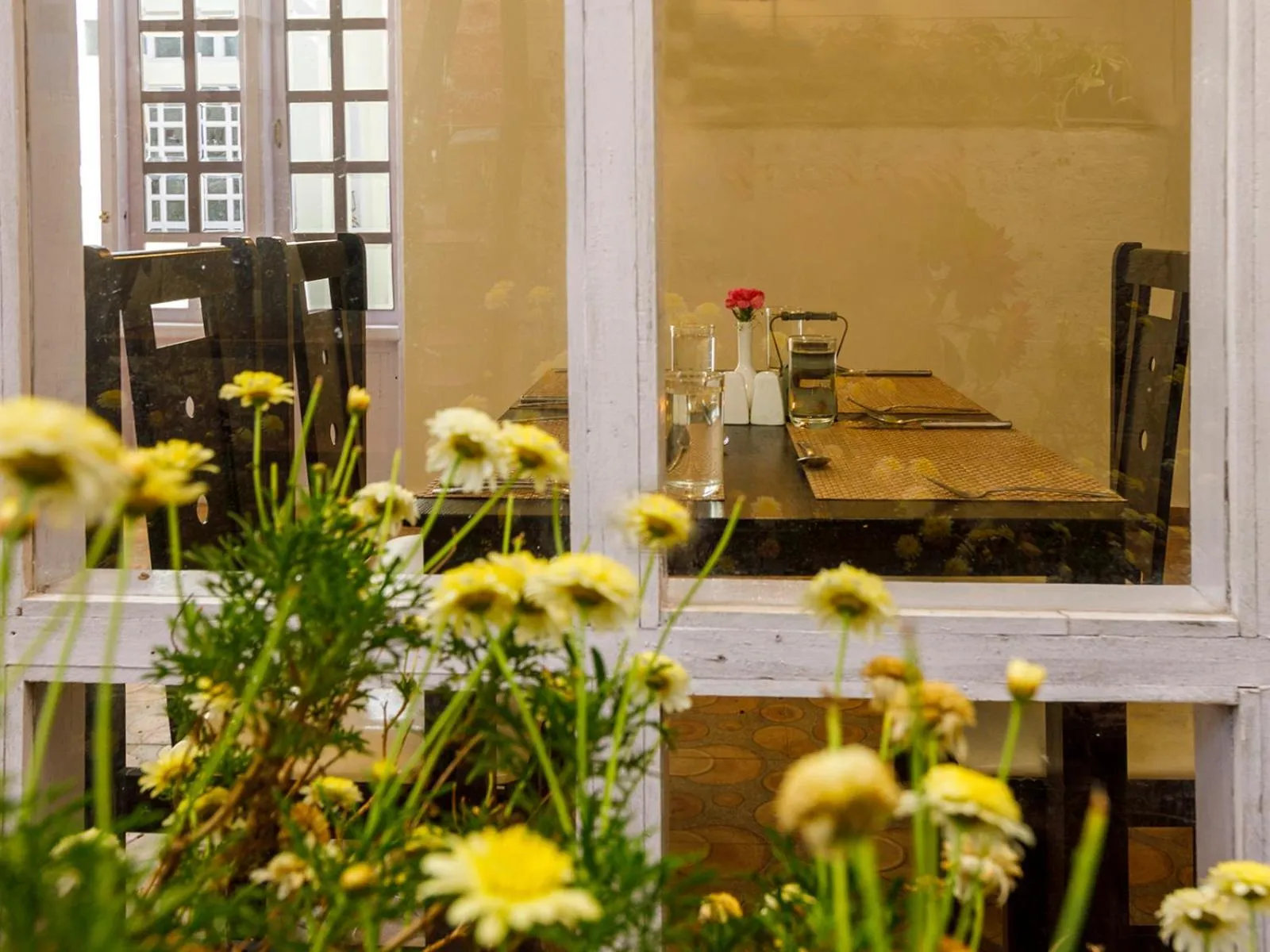 Restaurant/places to eat in Rosewood by Nature Resorts and Stays