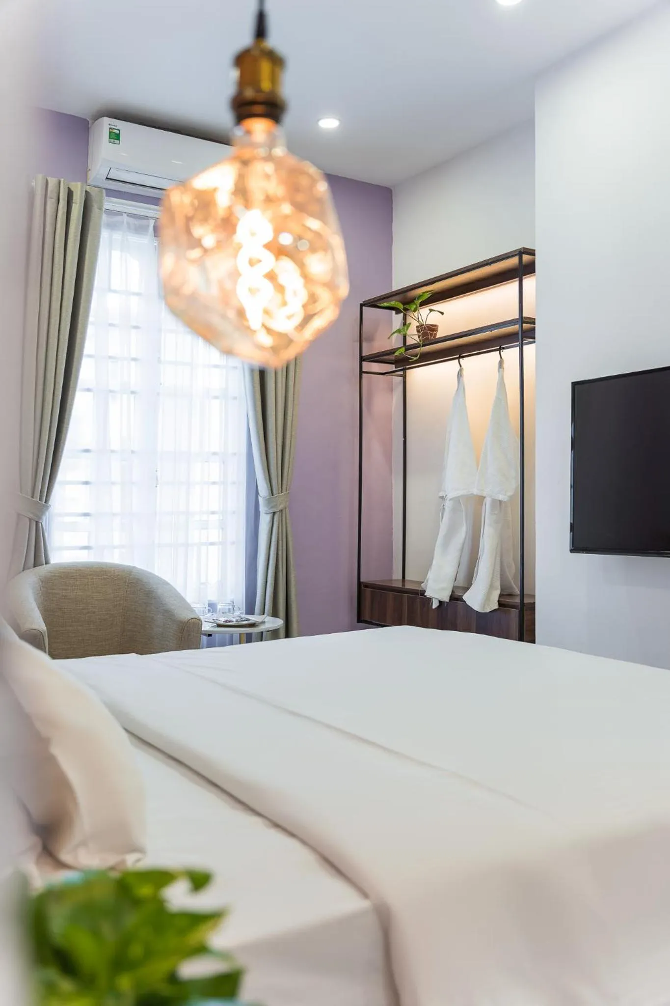 C o r o n a Hanoi House