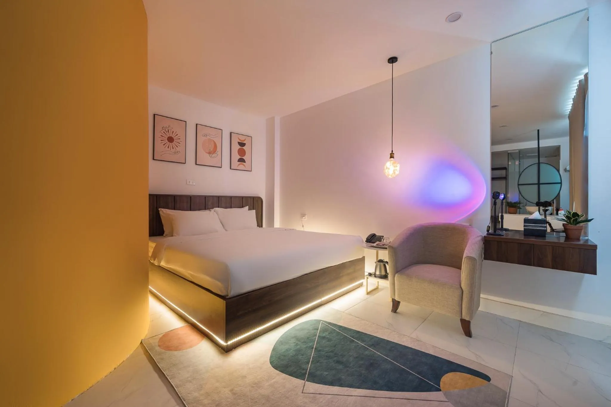 C o r o n a Hanoi House