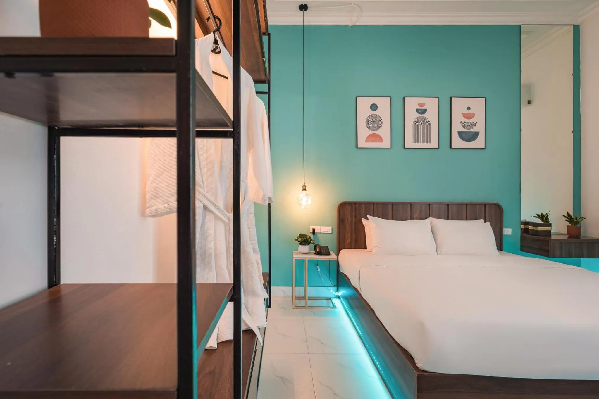 C o r o n a Hanoi House