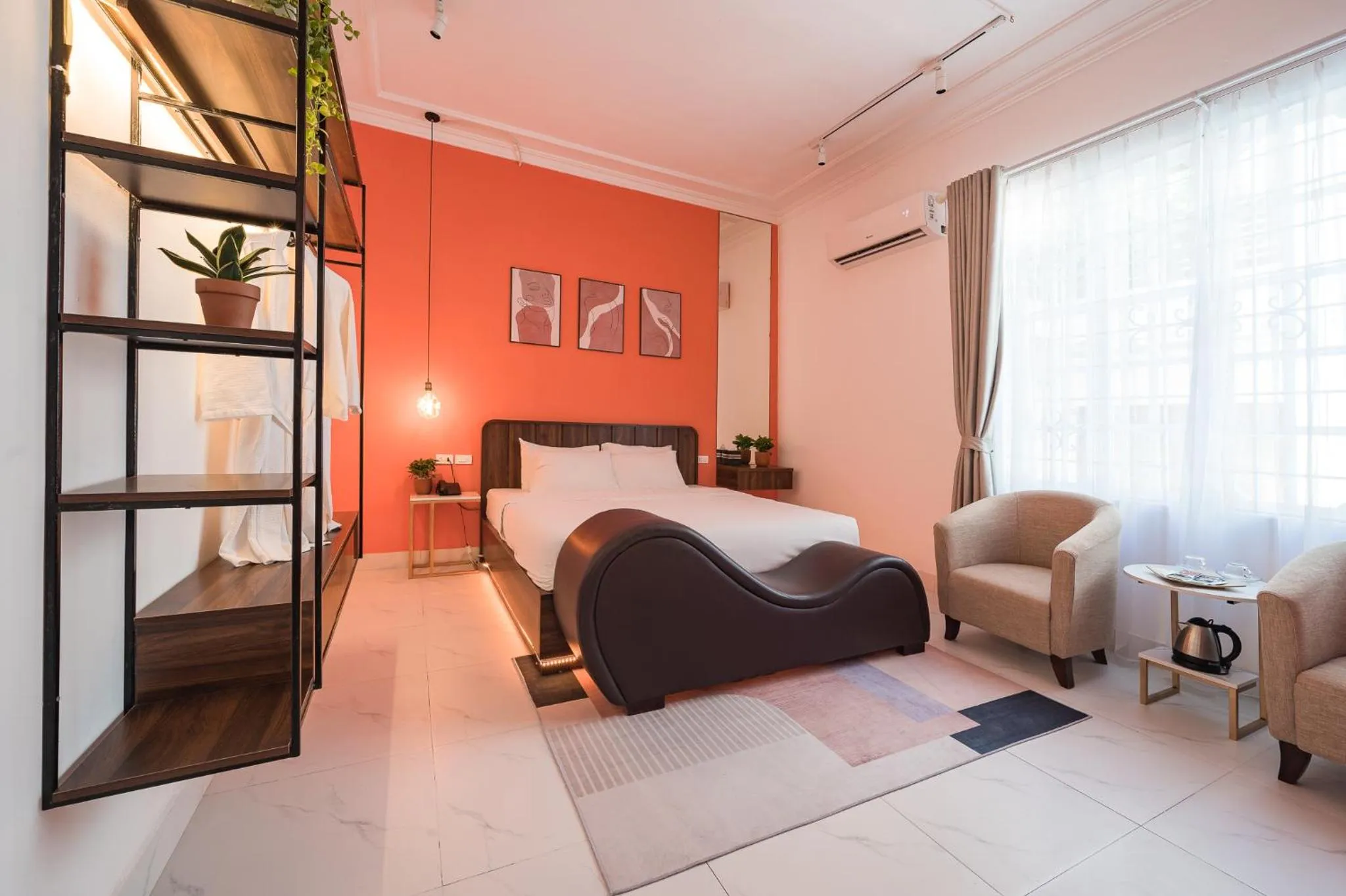 C o r o n a Hanoi House