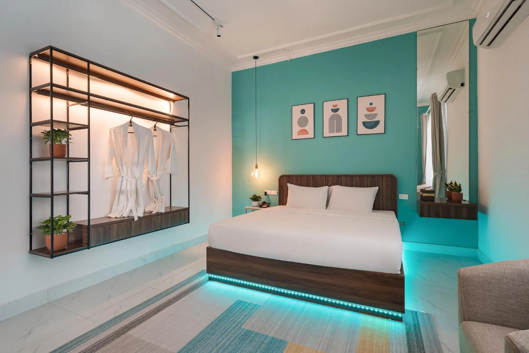 C o r o n a Hanoi House