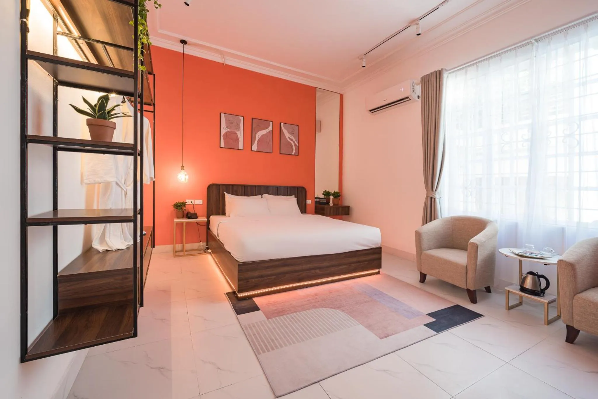 C o r o n a Hanoi House