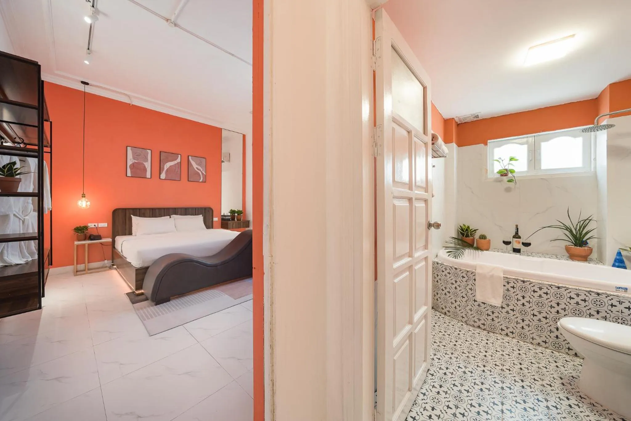 C o r o n a Hanoi House