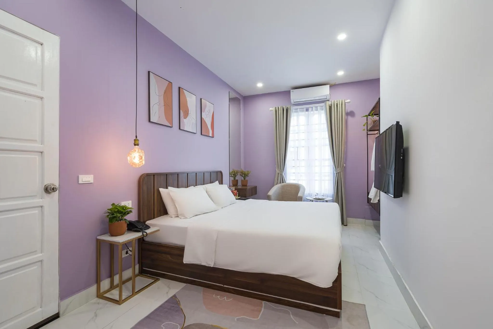 C o r o n a Hanoi House