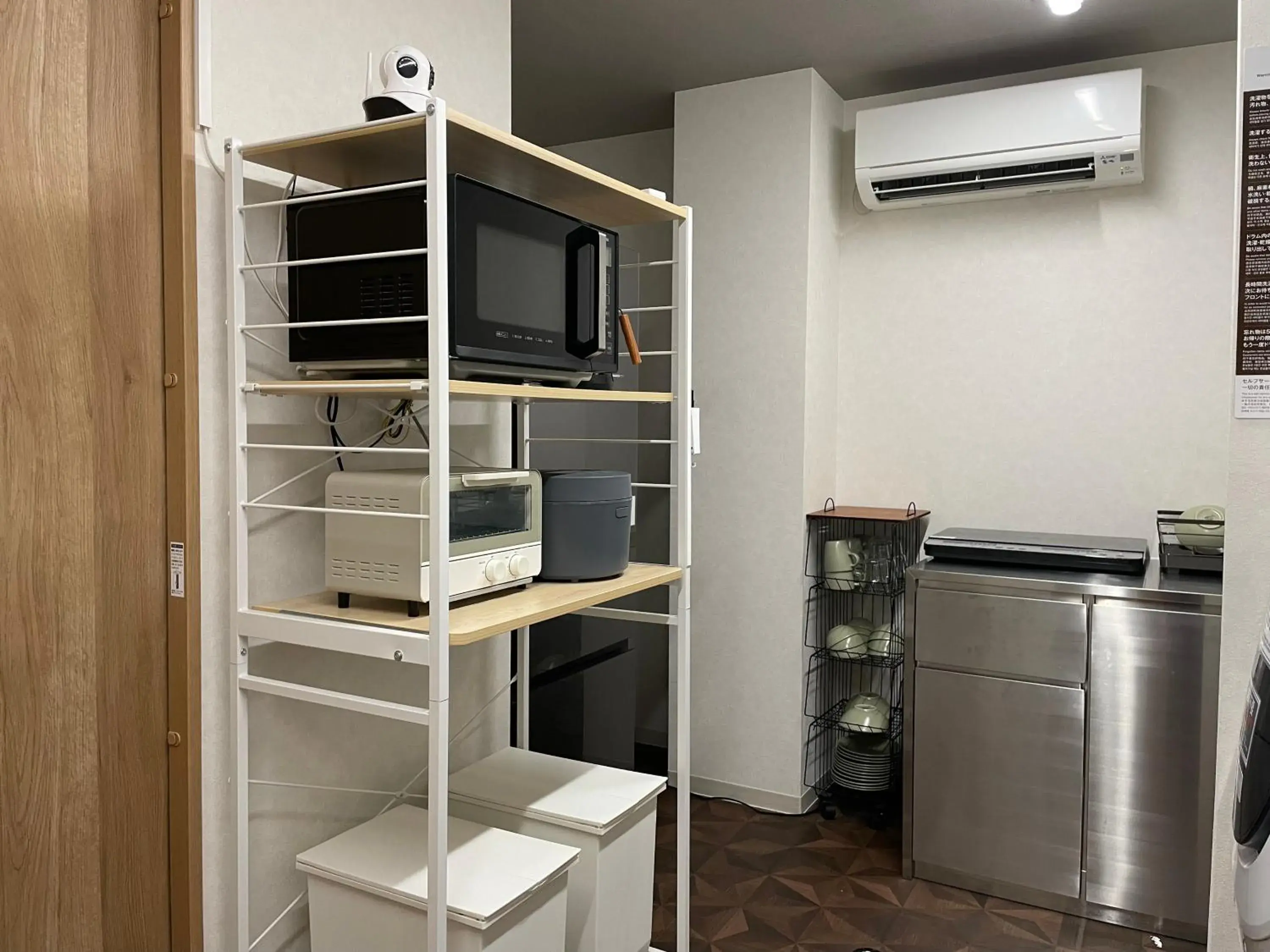 Communal kitchen in R Hotel Namba Communal kitchen in R Hotel Namba