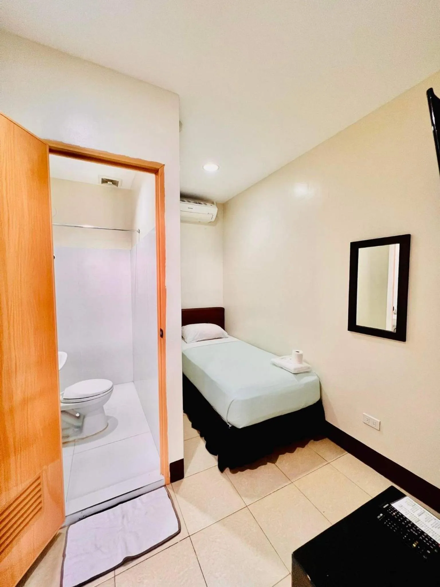 Photo of the whole room, Bed in Park Avenue Residence Inn and Suites