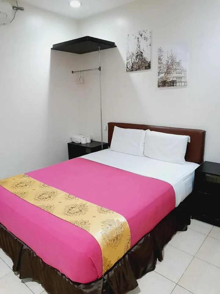 Bed in Park Avenue Residence Inn and Suites