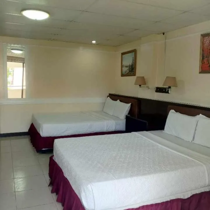 Bed in Park Avenue Residence Inn and Suites