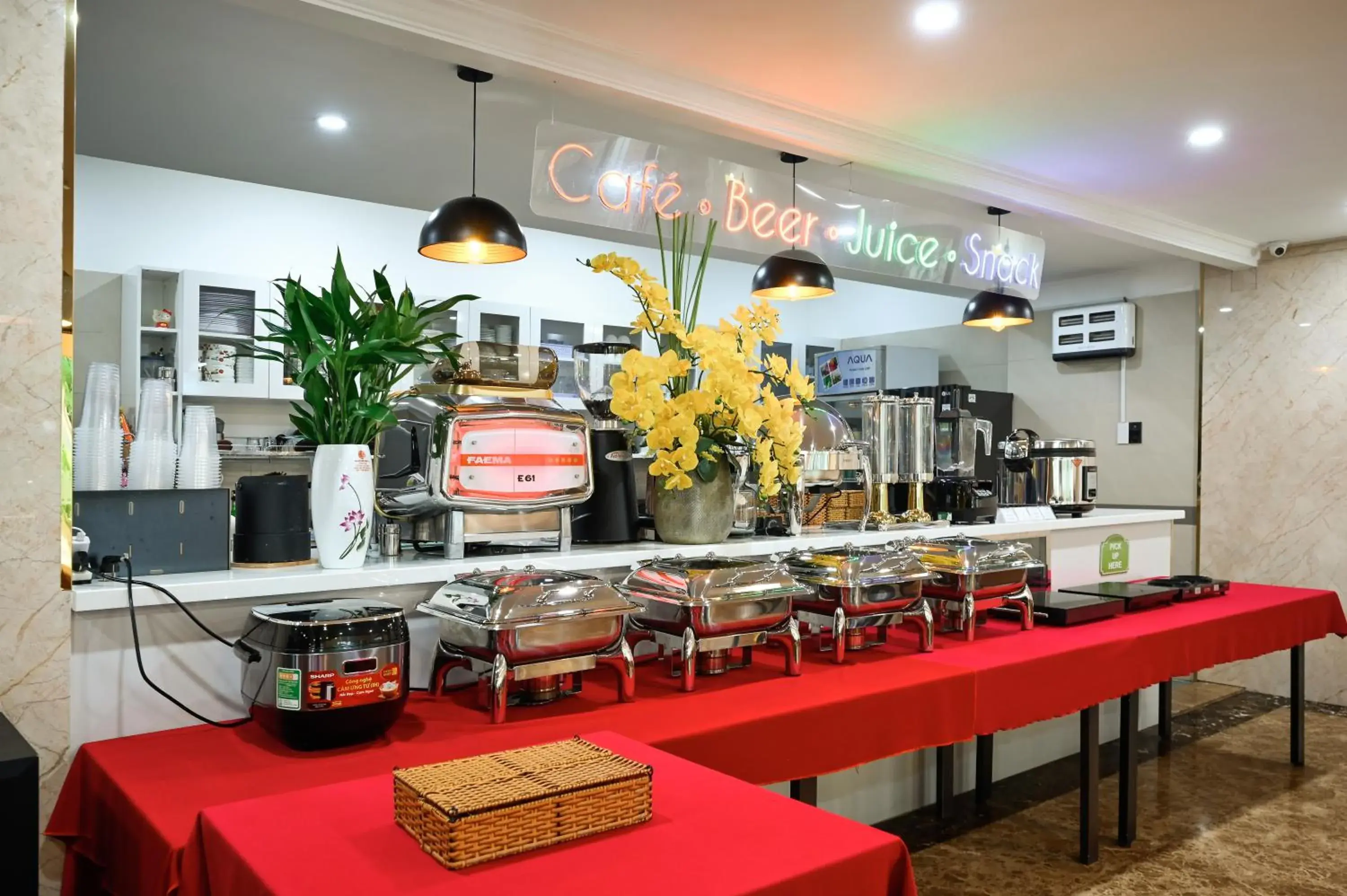 Breakfast in The River Park Hotel Breakfast in The River Park Hotel