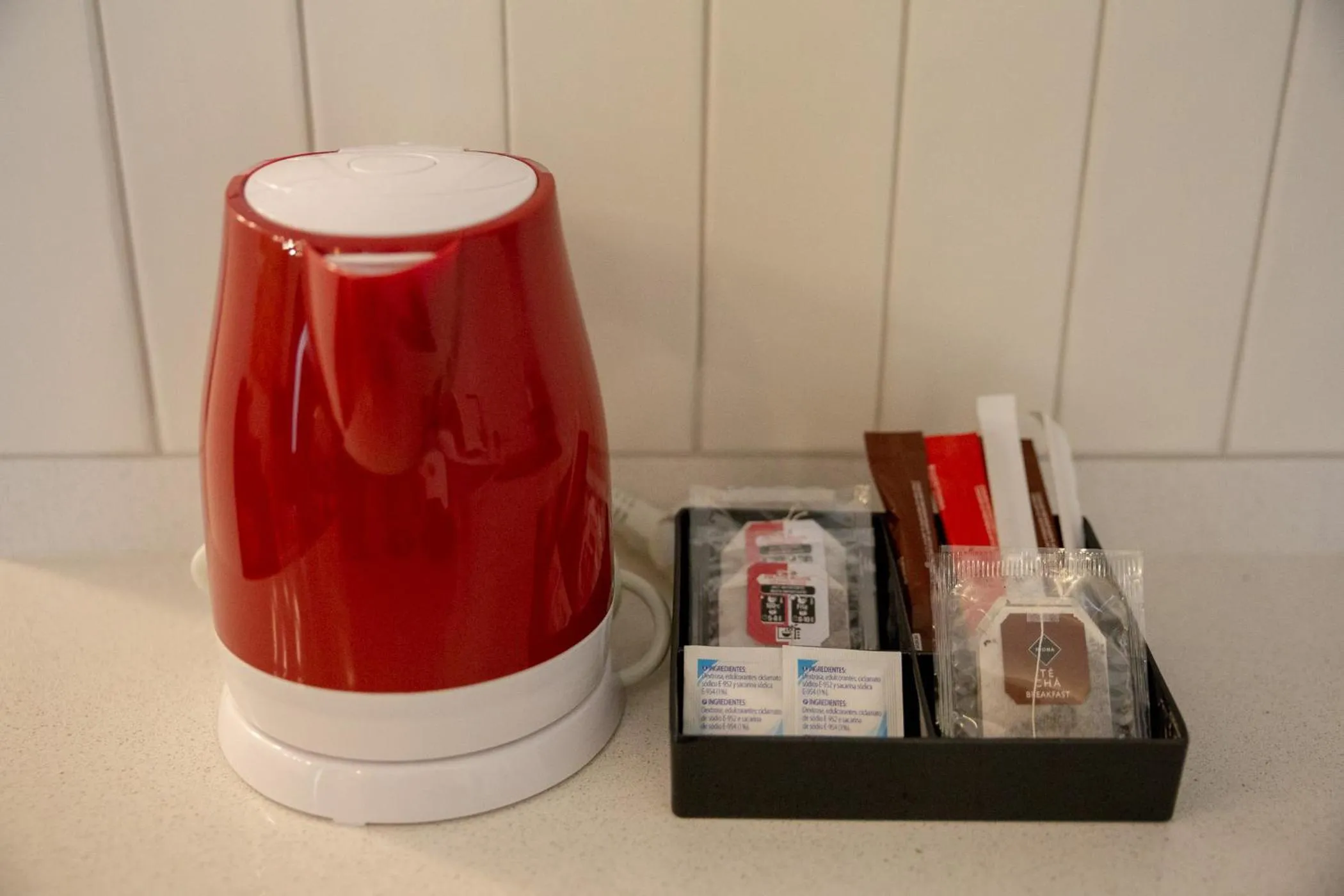 Coffee/tea facilities in Apartamentos Teatro by Be Alicante