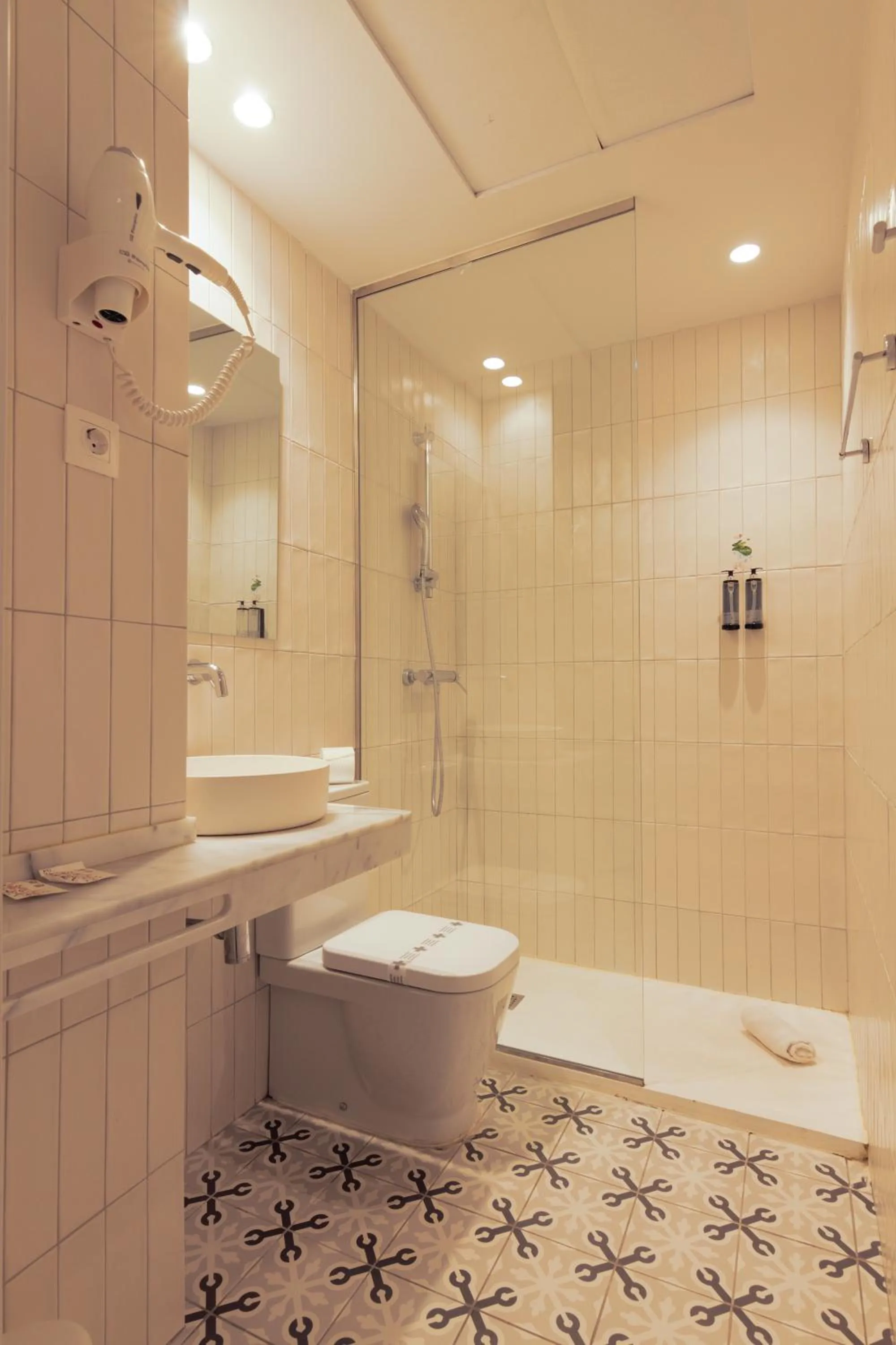 Shower in Apartamentos Teatro by Be Alicante