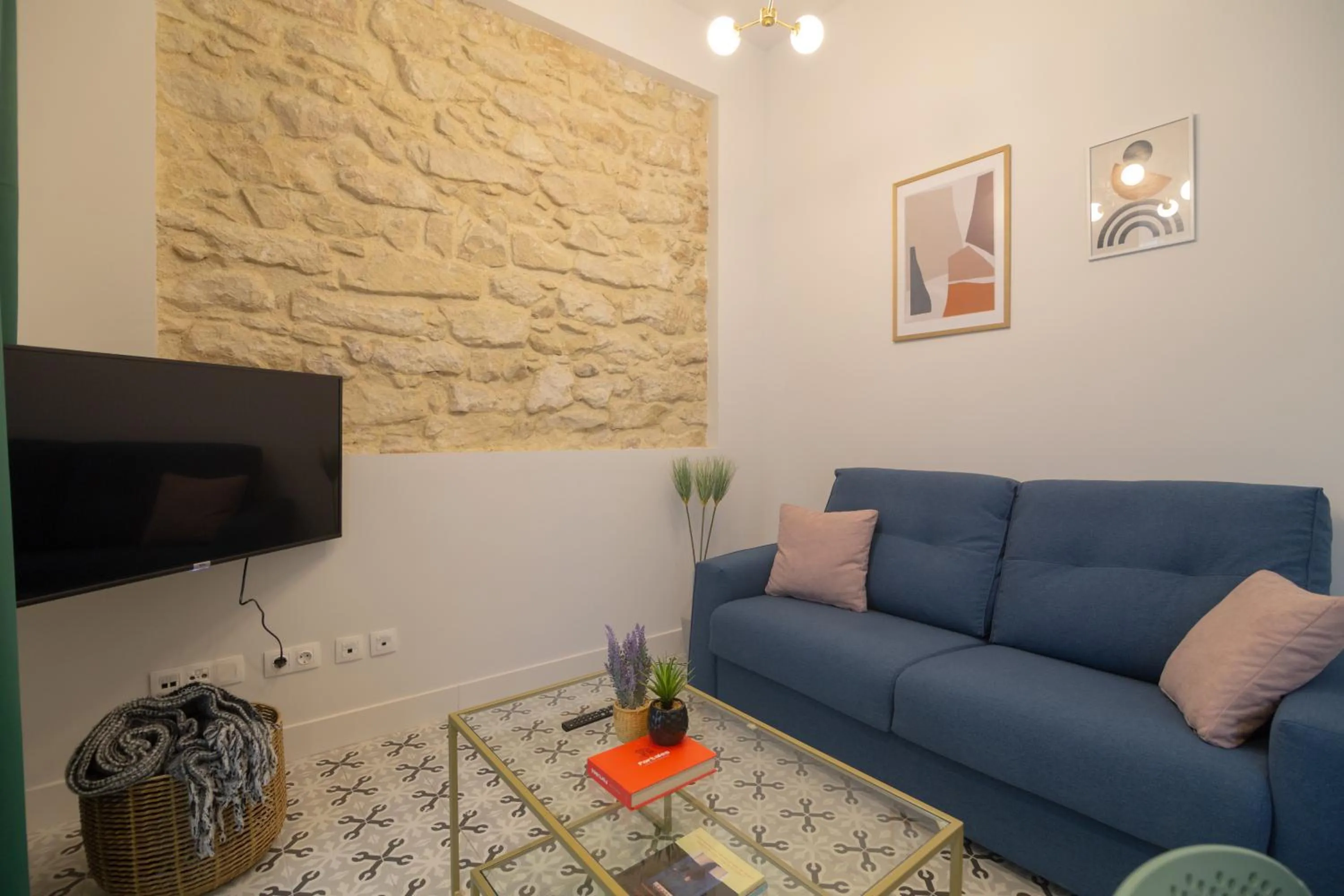 Living room in Apartamentos Teatro by Be Alicante