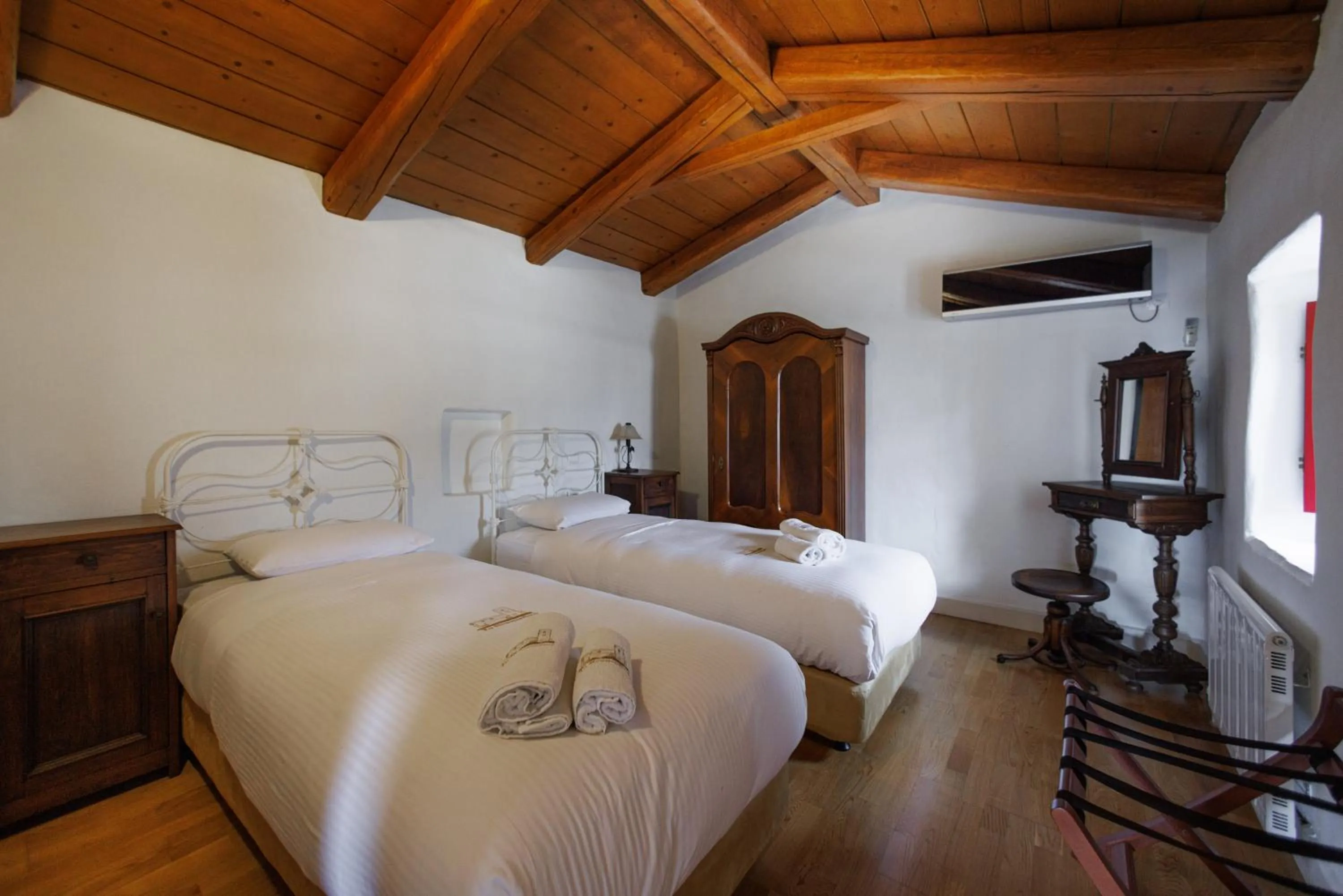 Bedroom, Bed in Lithos Stone Suites