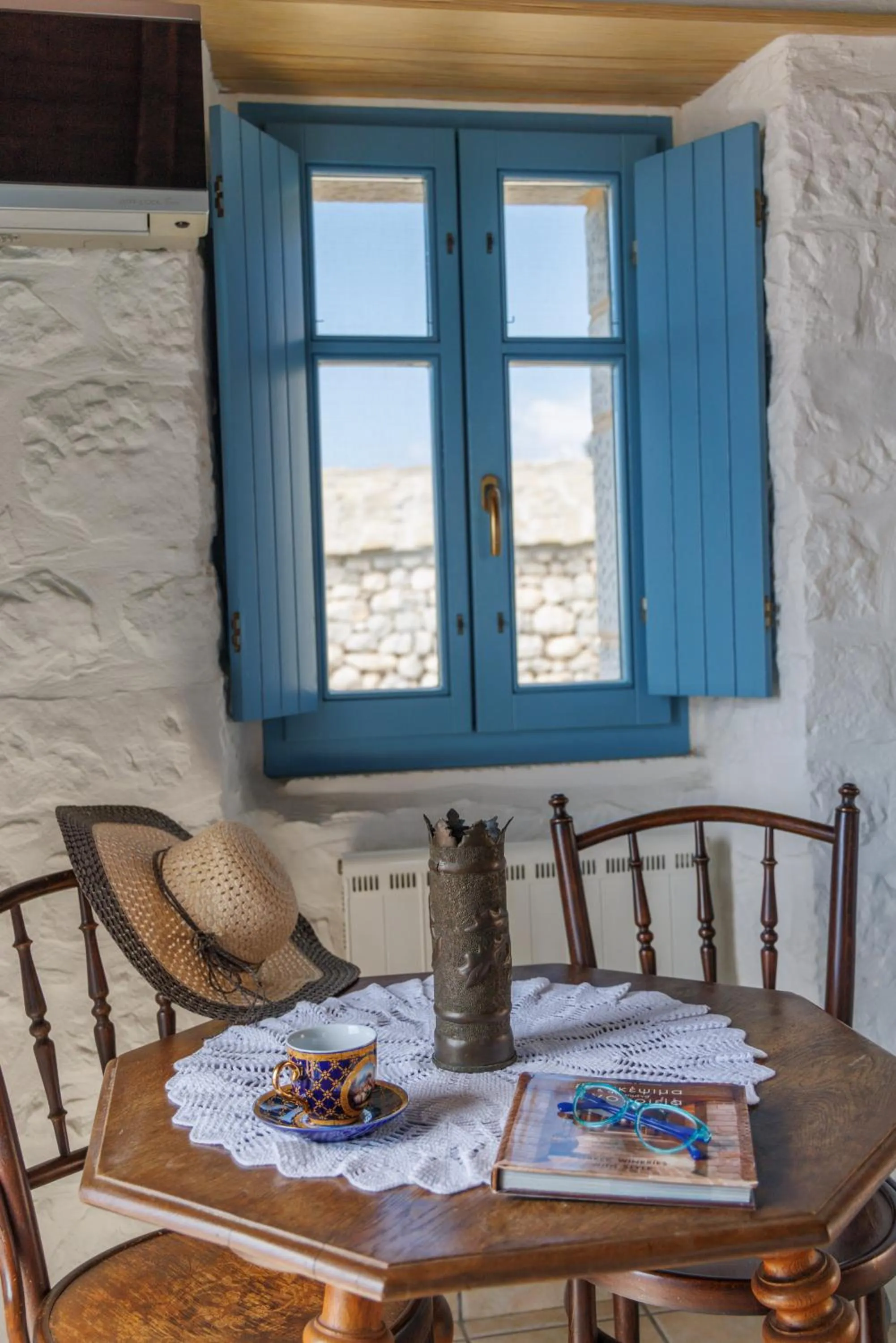 Dining area in Lithos Stone Suites