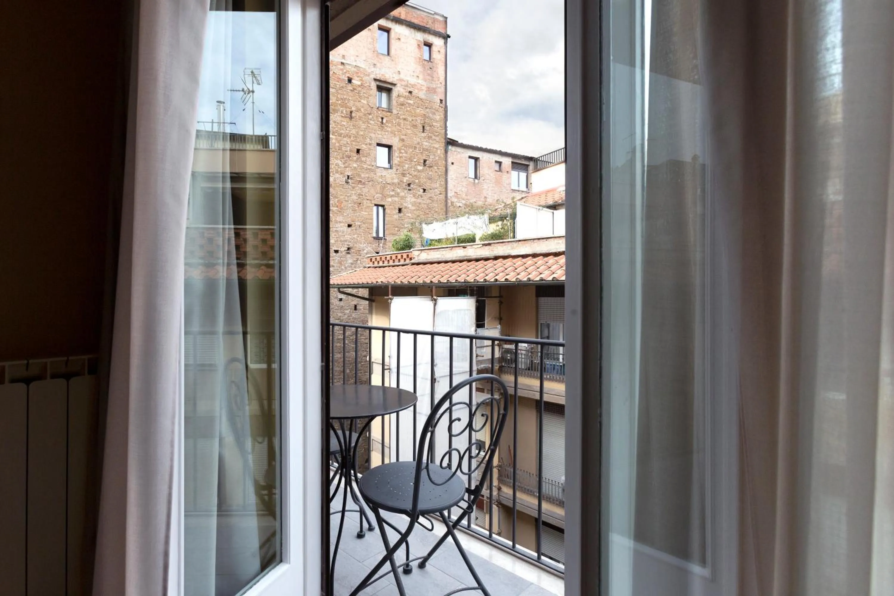 GuestHost - Ponte Vecchio Elegant Dream