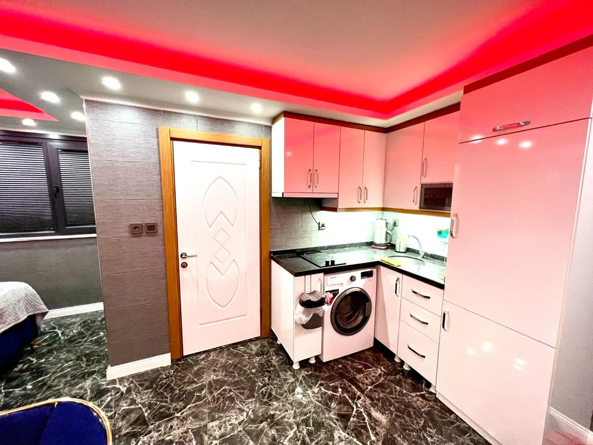 Kitchen or kitchenette in LEVENT PALACE REZİDANS