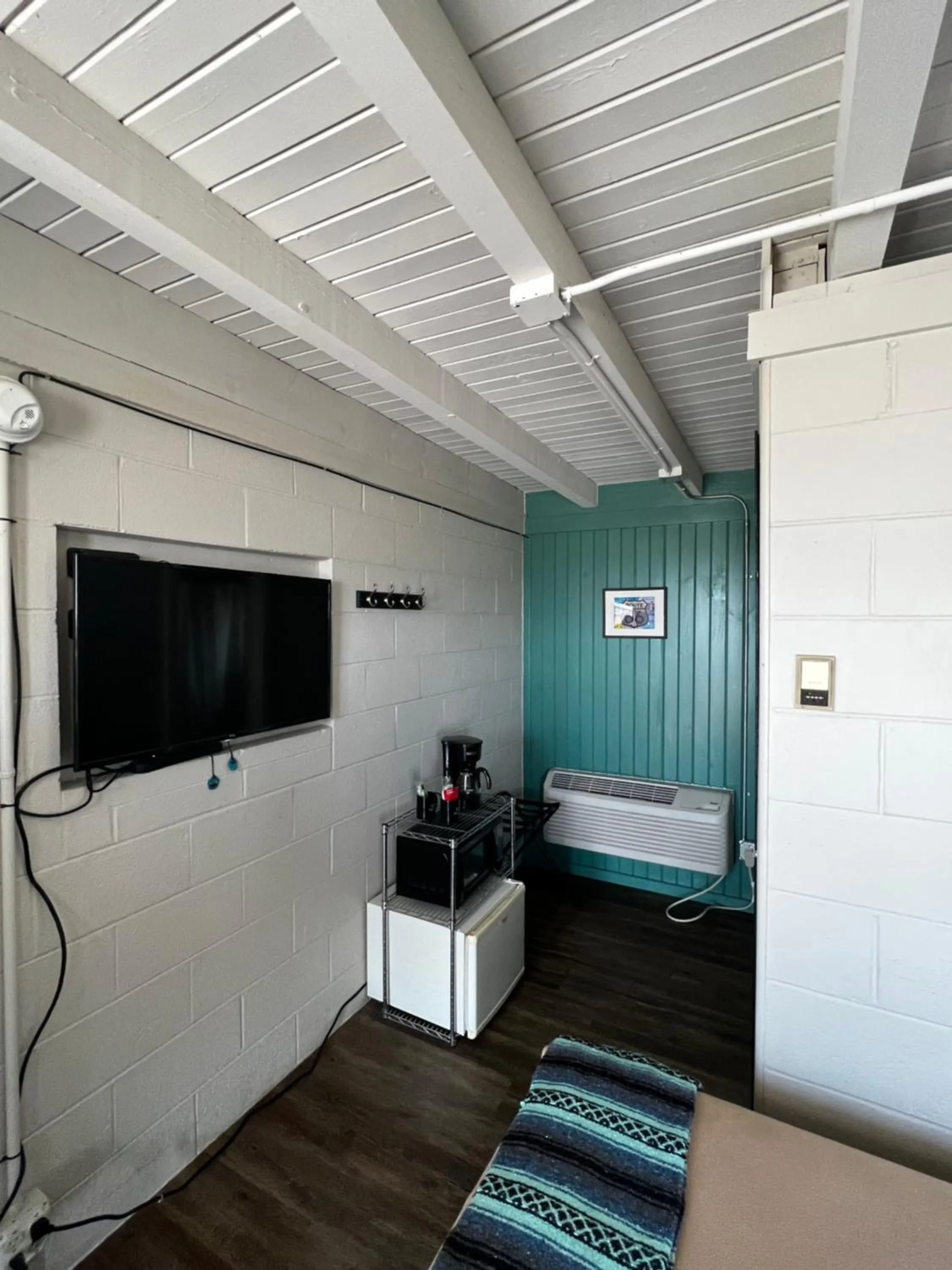 TV and multimedia, Bed in The Cedar Motel