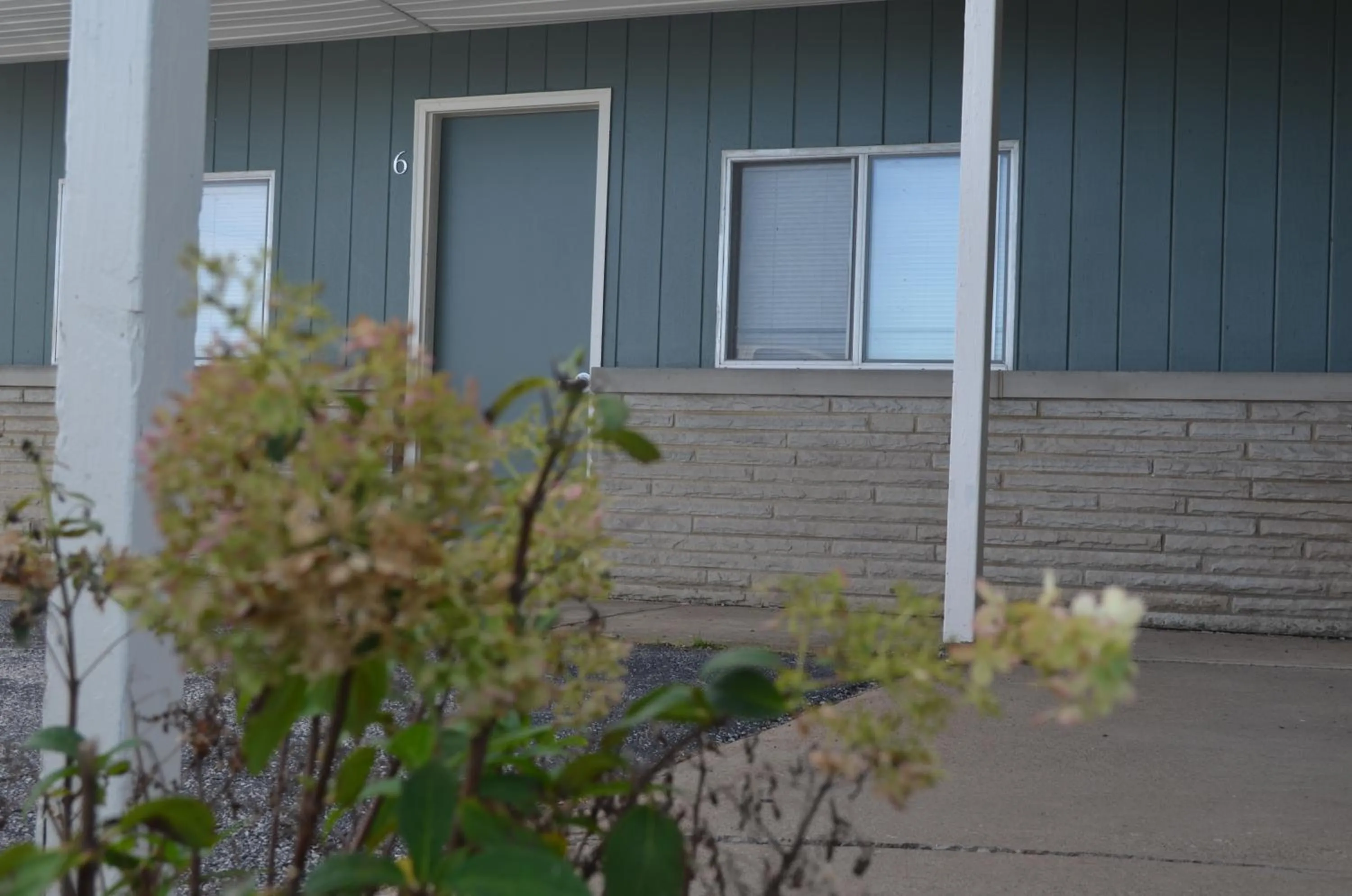 Facade/entrance in The Cedar Motel