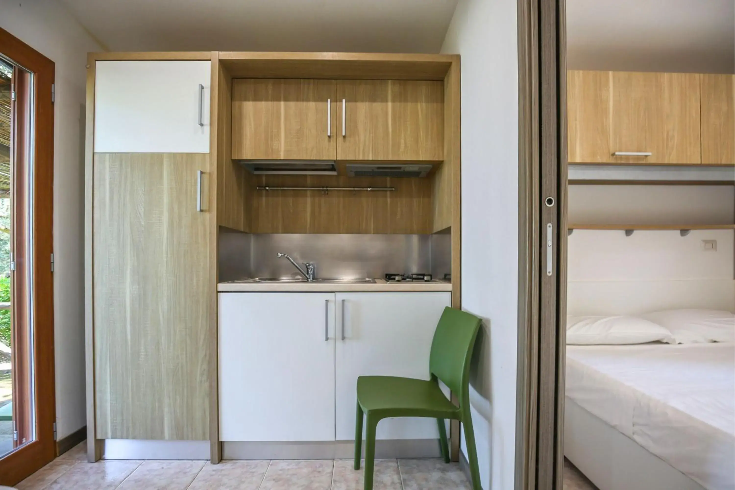 Kitchen or kitchenette, Bed in Village Camping Santa Fortunata - Campogaio Kitchen or kitchenette, Bed in Village Camping Santa Fortunata - Campogaio