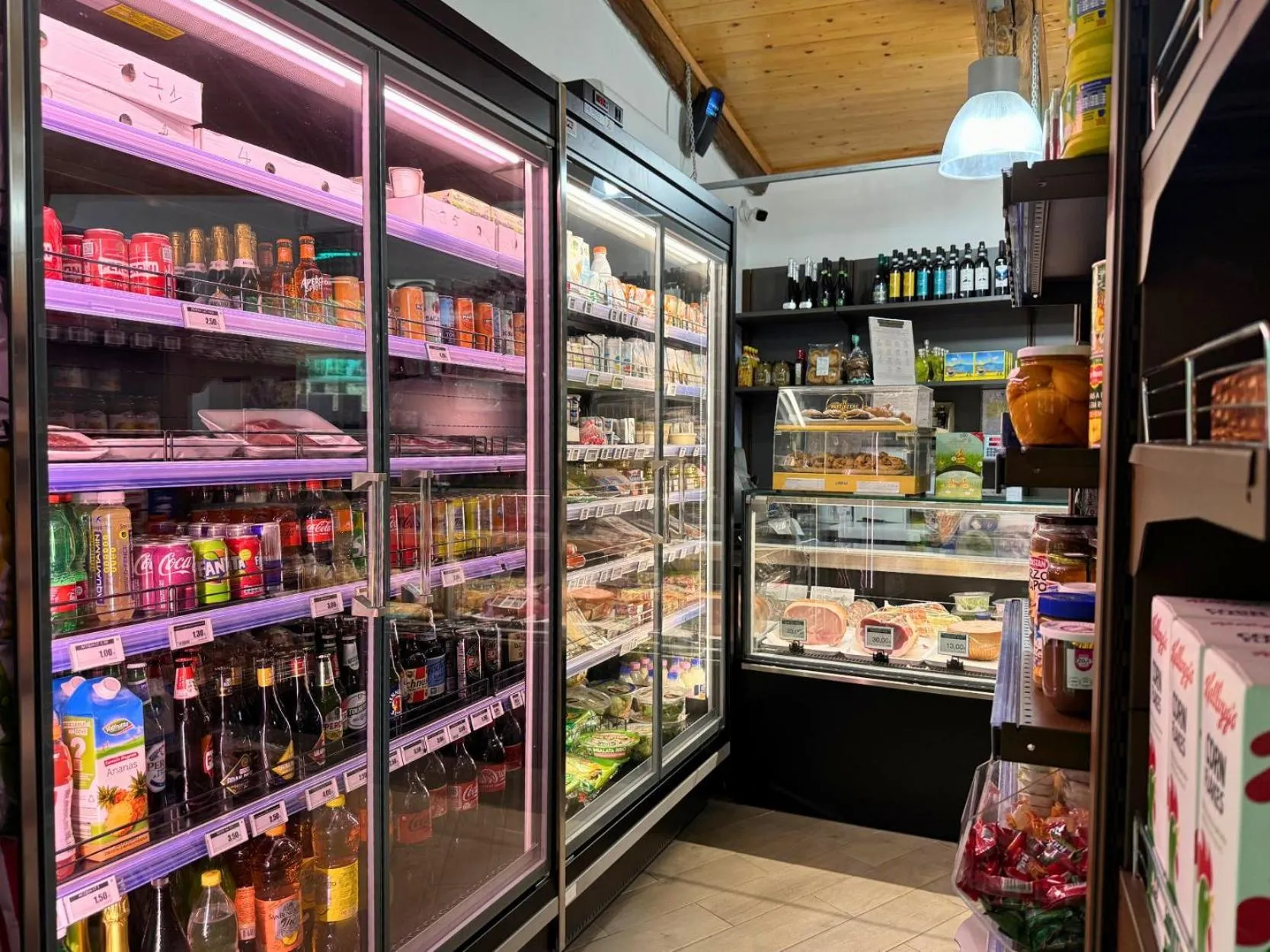 On-site shops in Village Camping Santa Fortunata - Campogaio