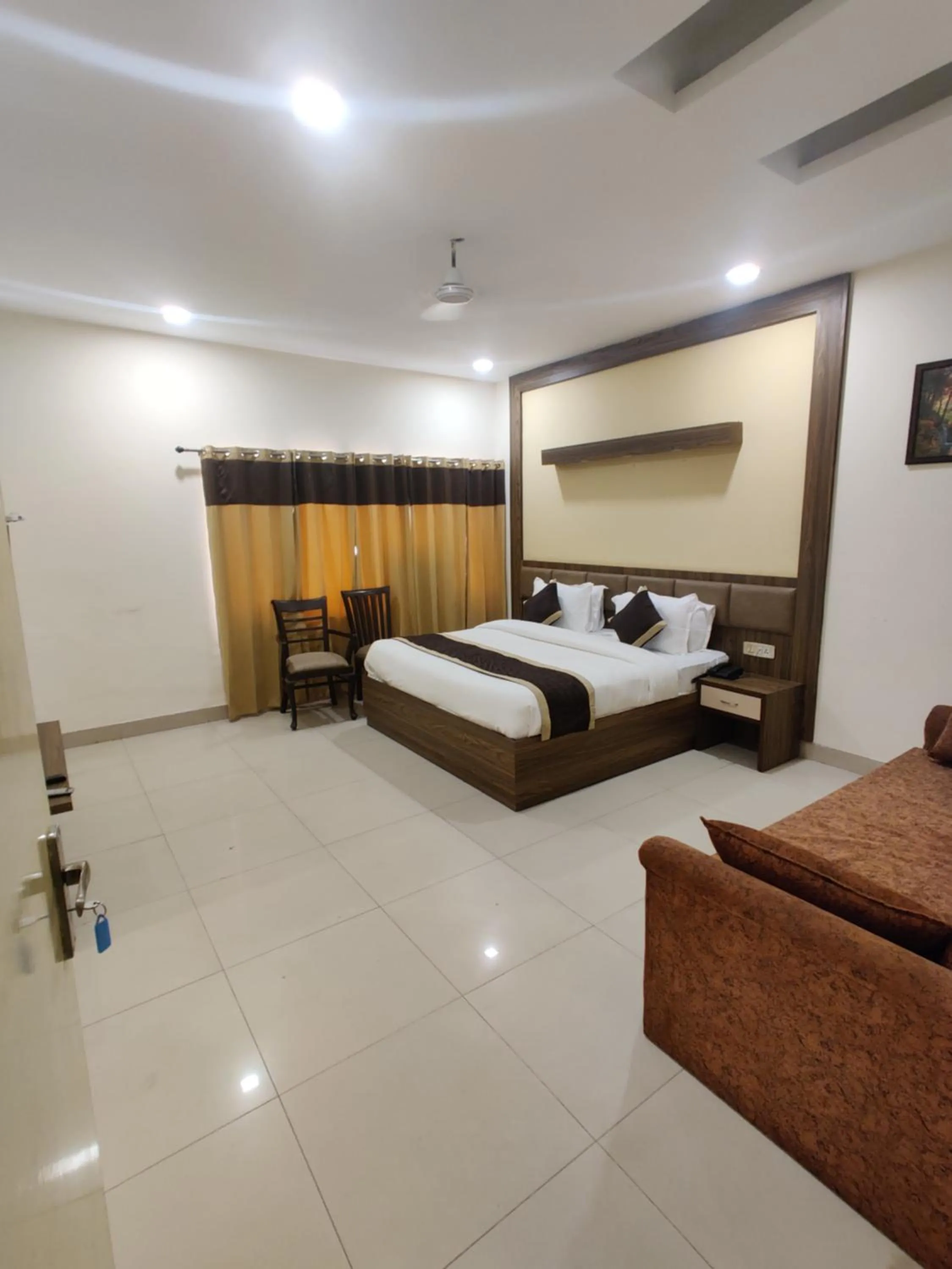 Bedroom, Bed in Raj Darbar - 10 Meter From Golden Temple