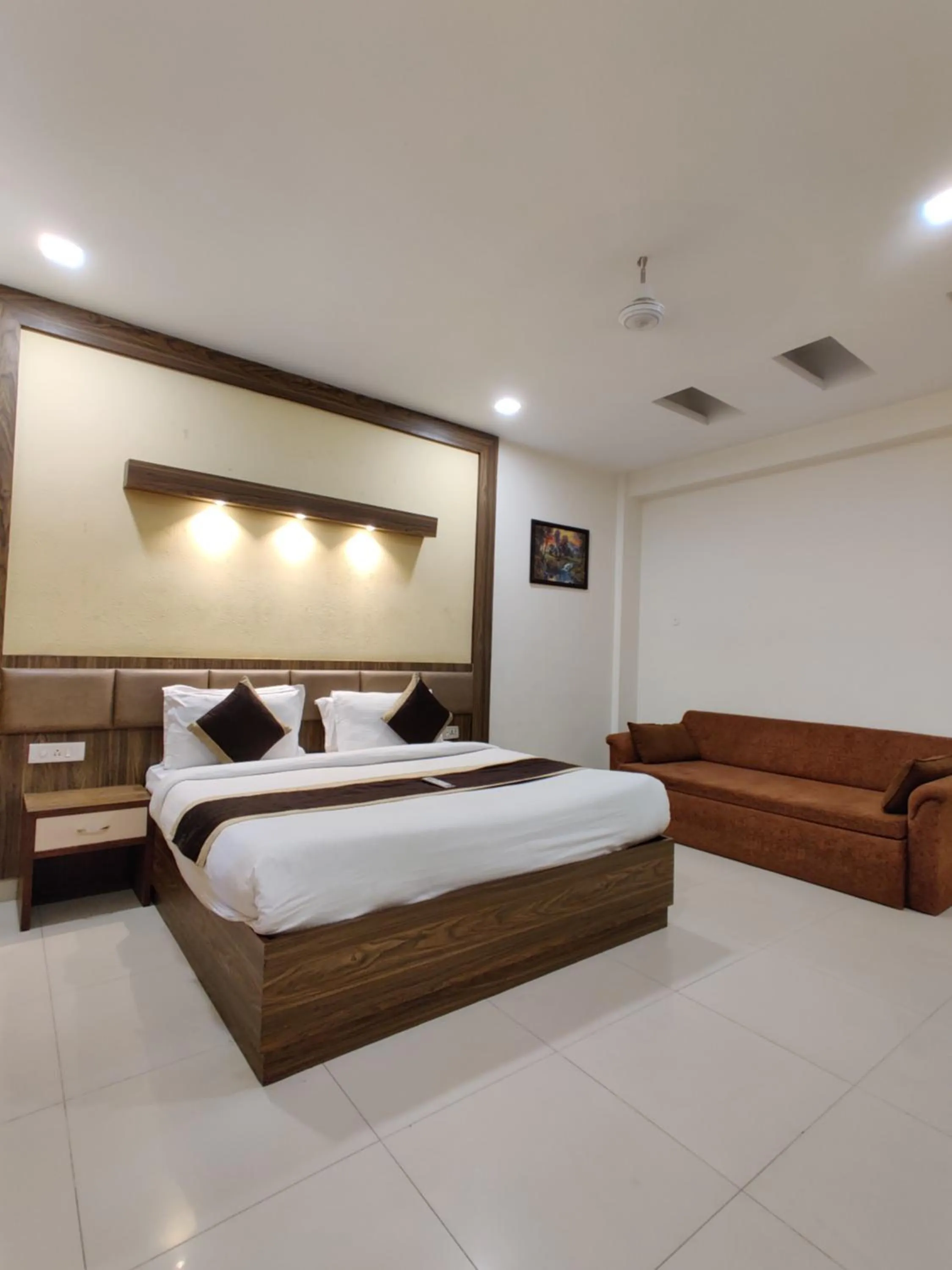 Bedroom, Bed in Raj Darbar - 10 Meter From Golden Temple