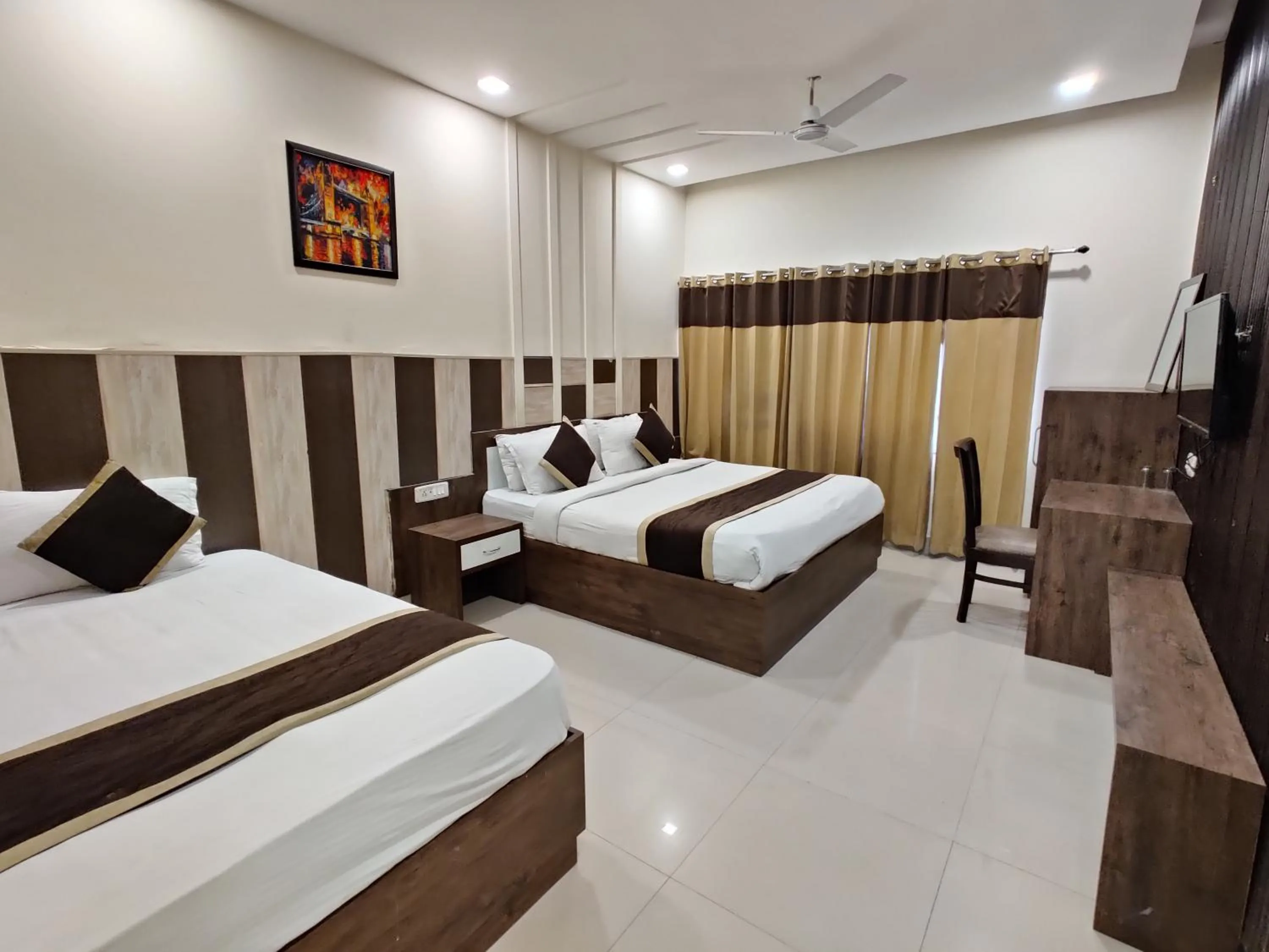 Bedroom, Bed in Raj Darbar - 10 Meter From Golden Temple