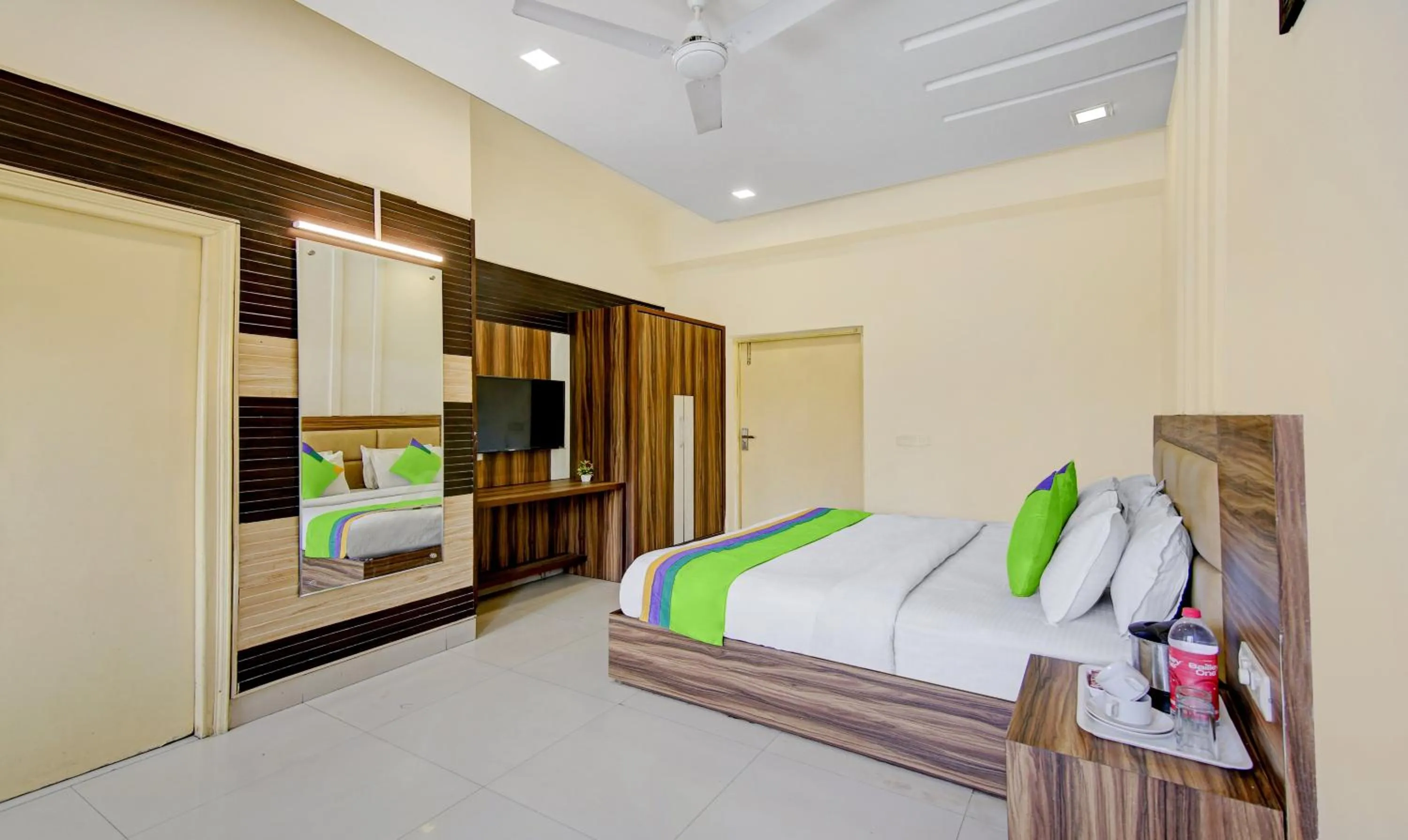 Photo of the whole room, Bed in Raj Darbar - 10 Meter From Golden Temple