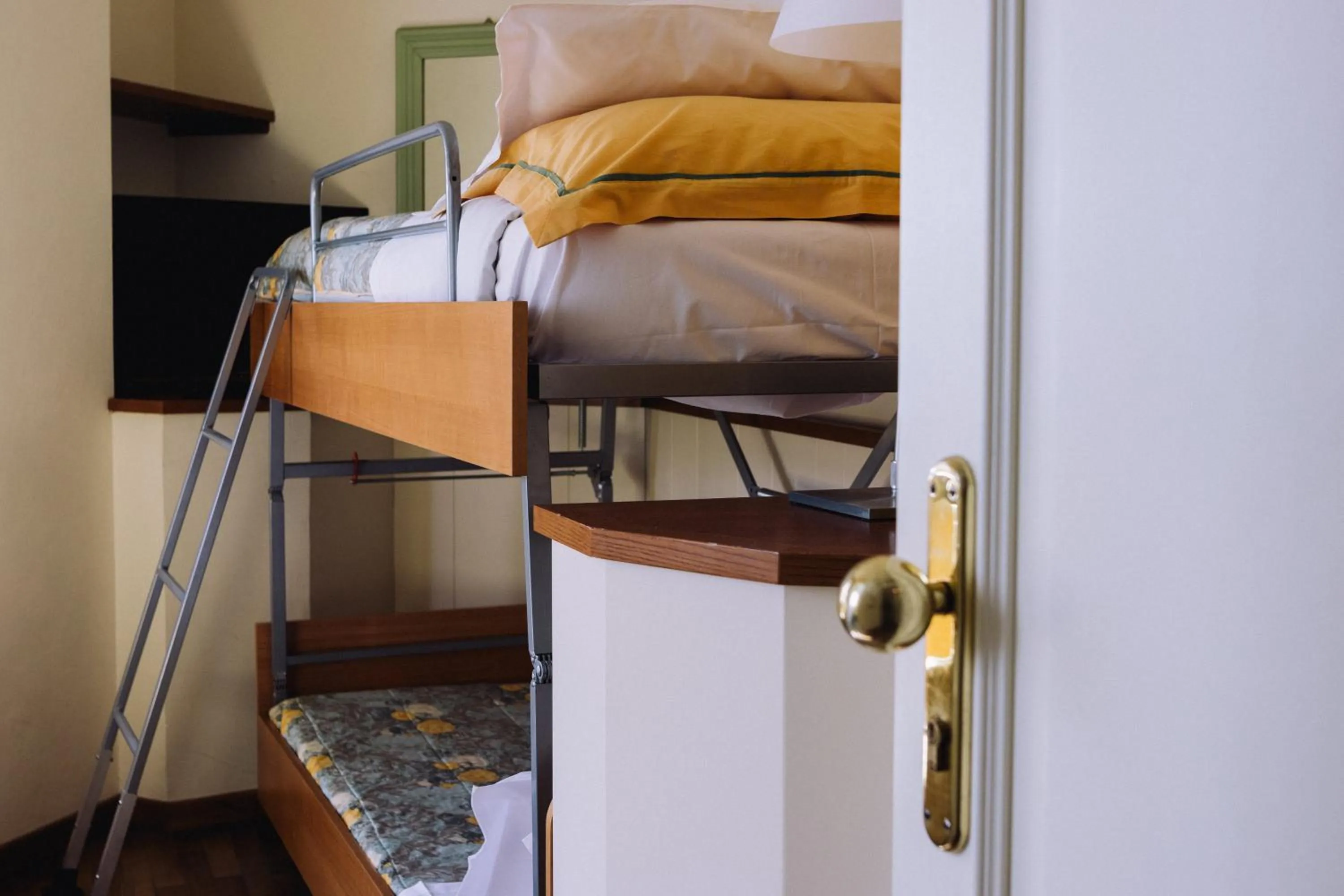 bunk bed, Bed in Bijou Hotel