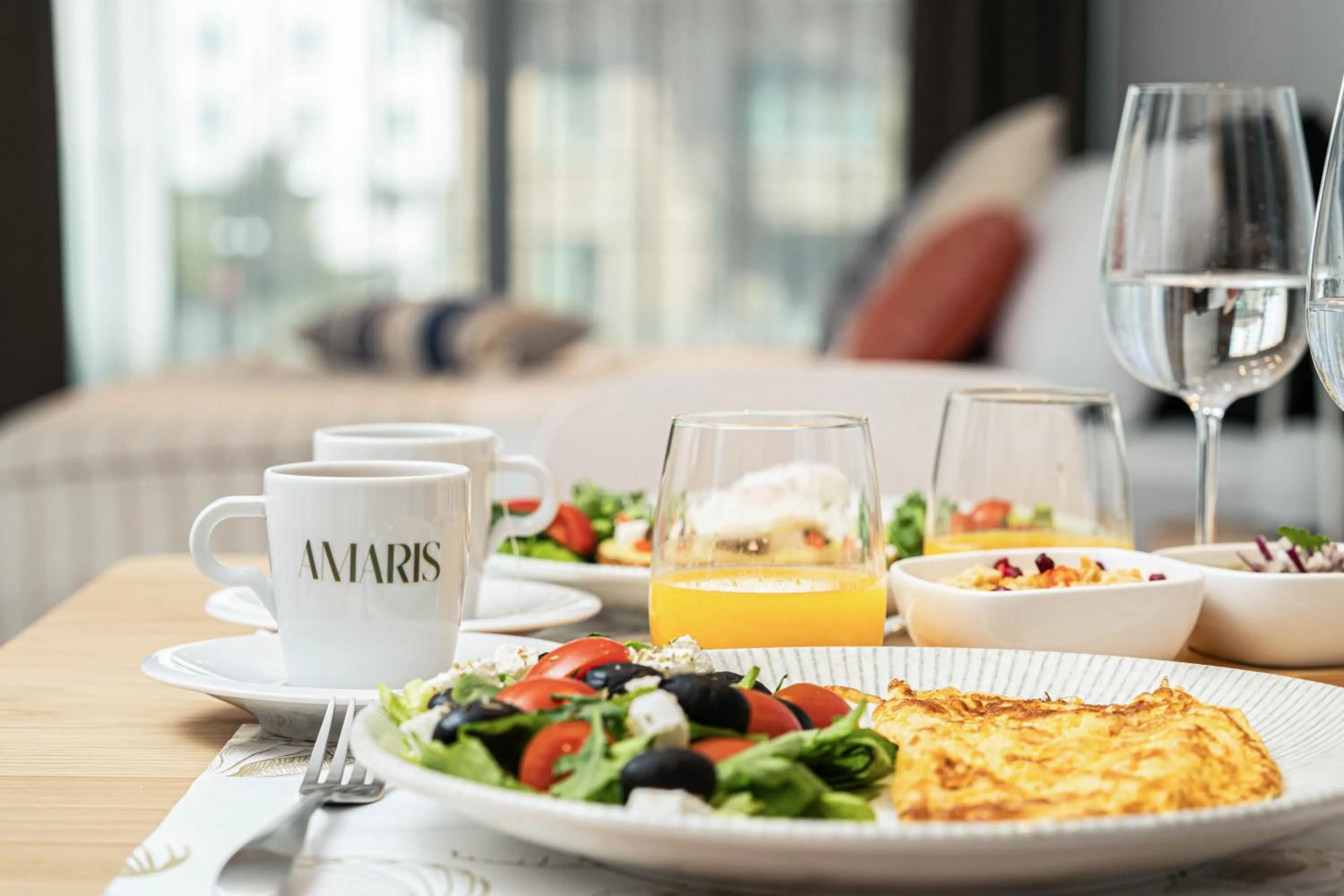 Food and drinks in Amaris ApartHotel la 2 Pași de Plajă & Parcare Gratuită