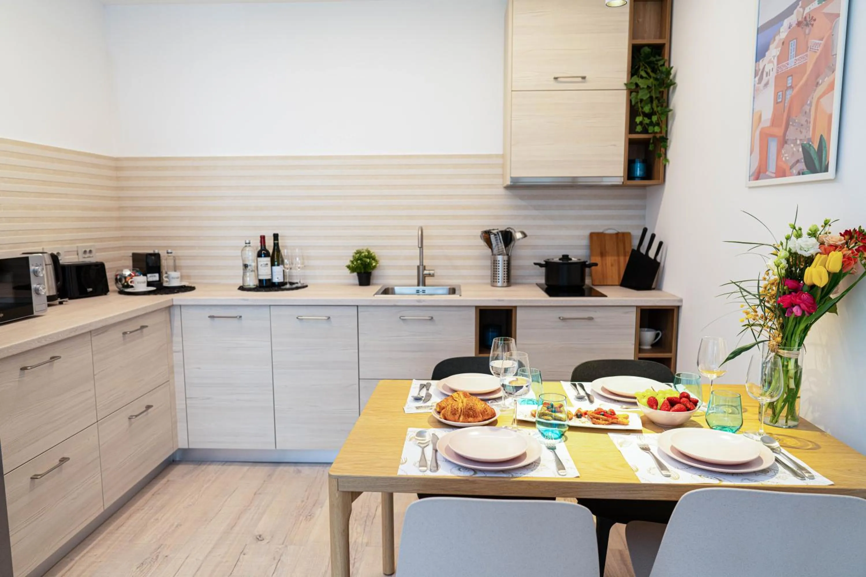 Dining area in Amaris ApartHotel la 2 Pași de Plajă & Parcare Gratuită