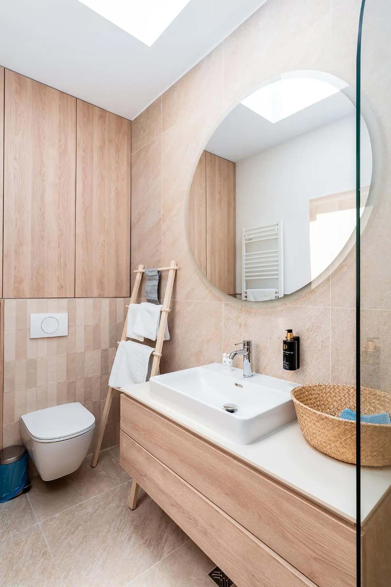 Shower in Amaris ApartHotel la 2 Pași de Plajă & Parcare Gratuită