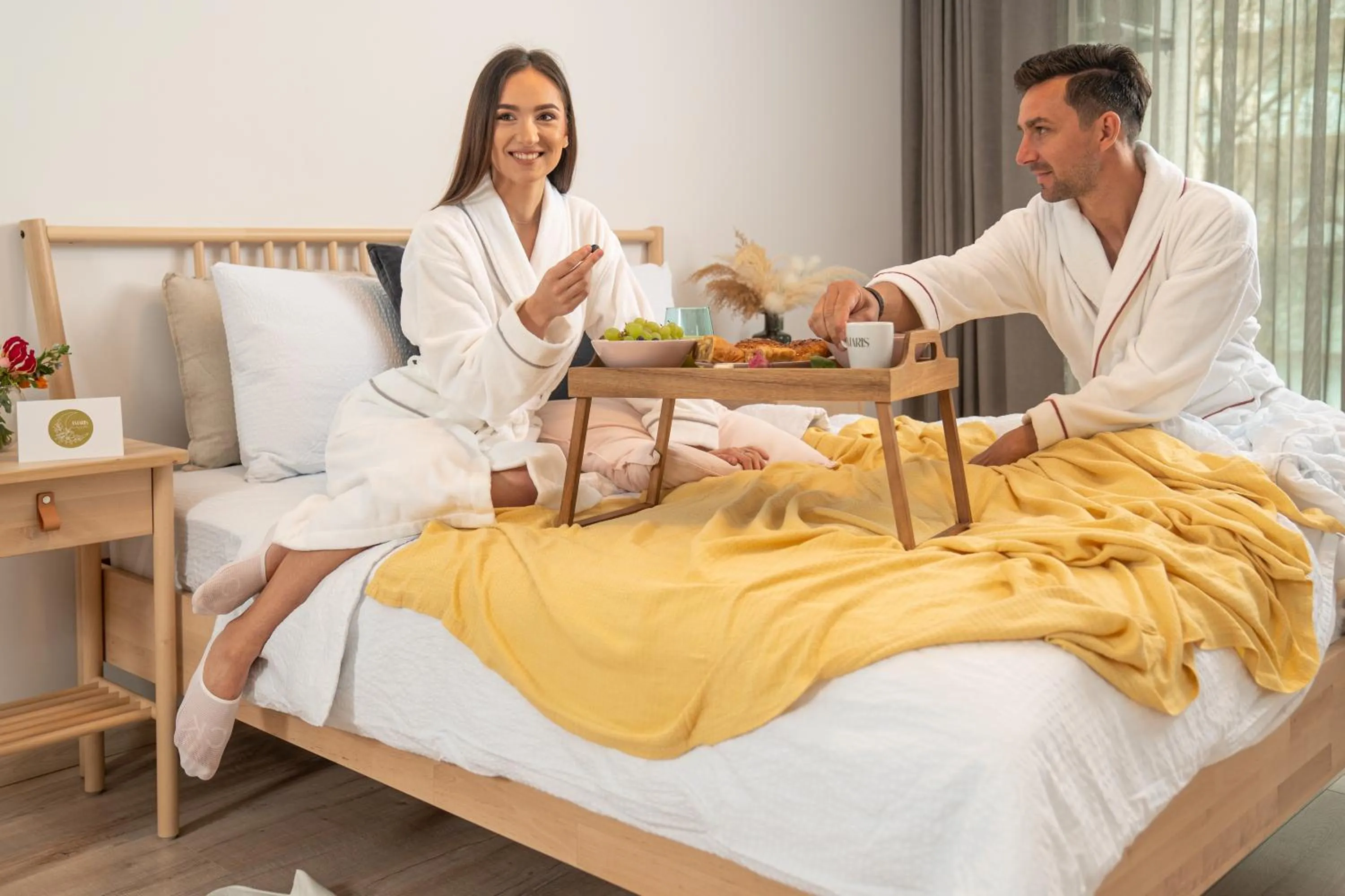 People, Bed in Amaris ApartHotel la 2 Pași de Plajă & Parcare Gratuită