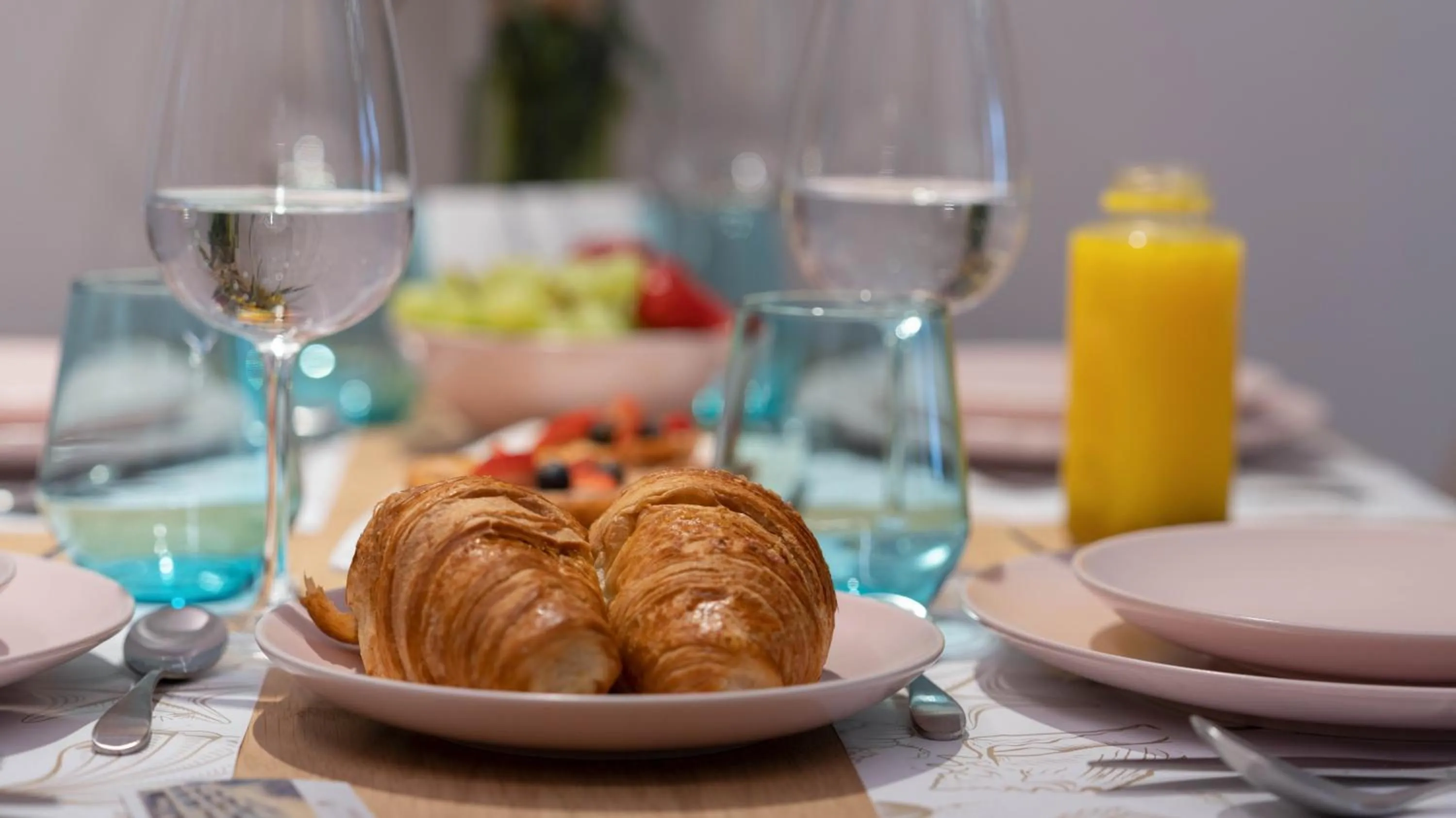 Food and drinks in Amaris ApartHotel la 2 Pași de Plajă & Parcare Gratuită