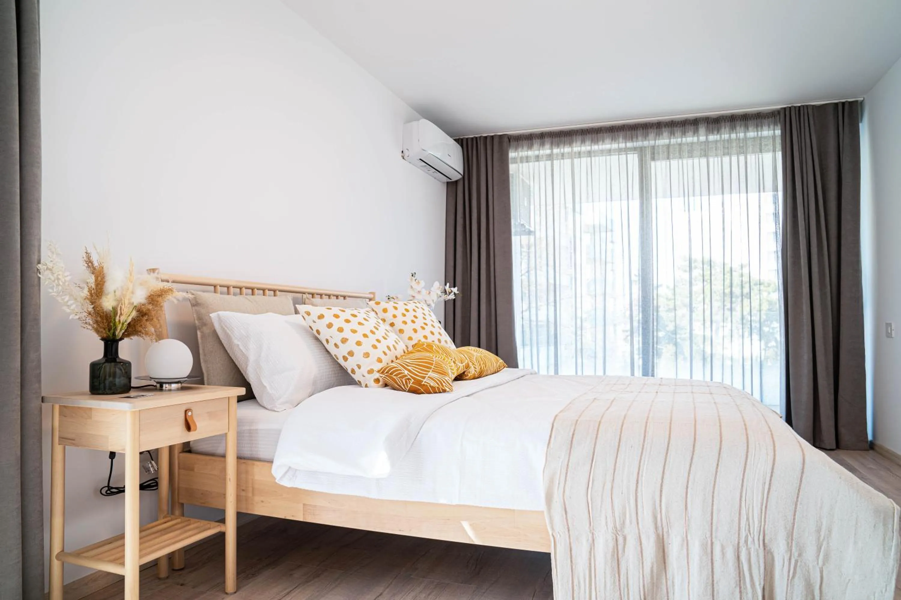 Bedroom, Bed in Amaris ApartHotel la 2 Pași de Plajă & Parcare Gratuită