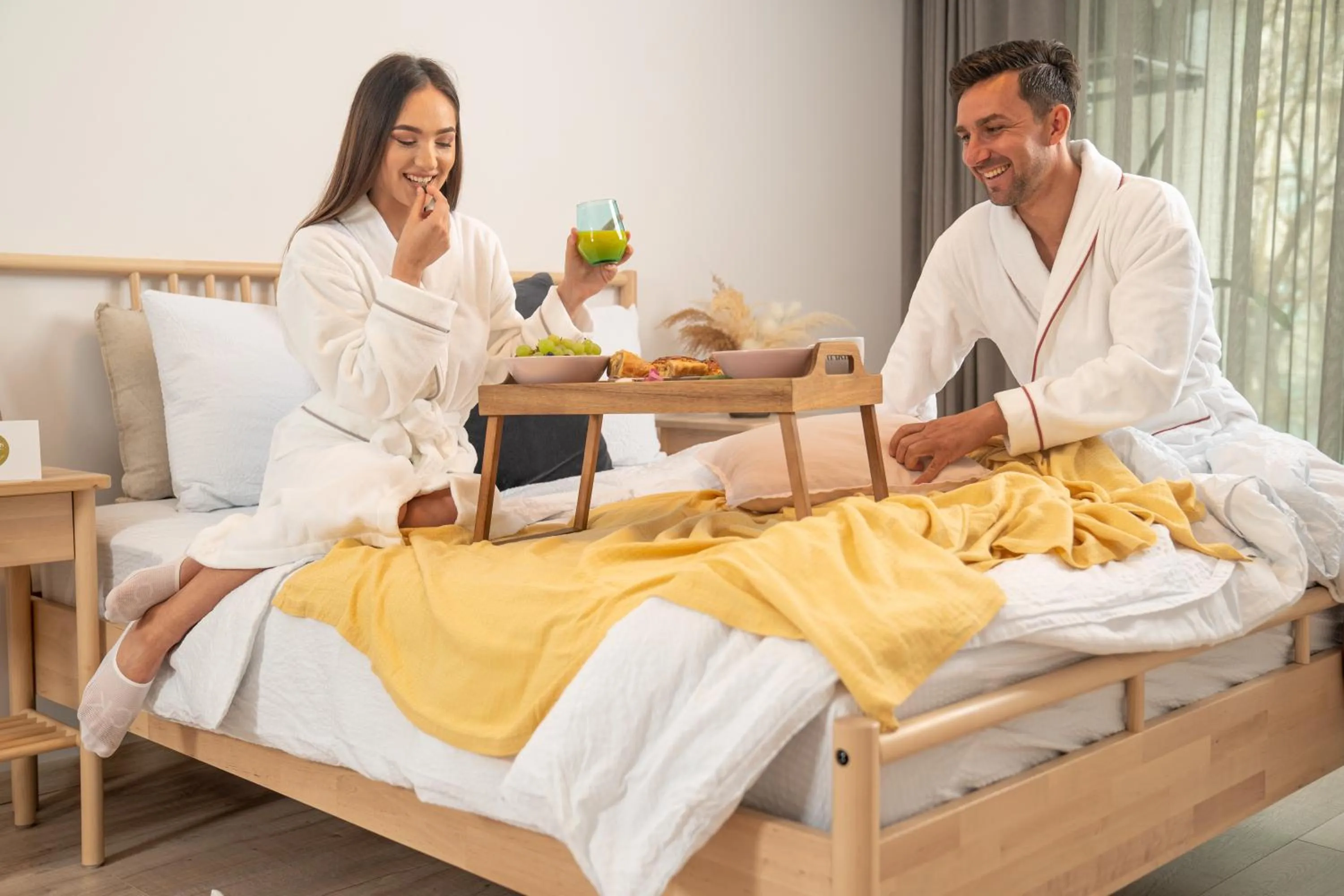 People, Bed in Amaris ApartHotel la 2 Pași de Plajă & Parcare Gratuită