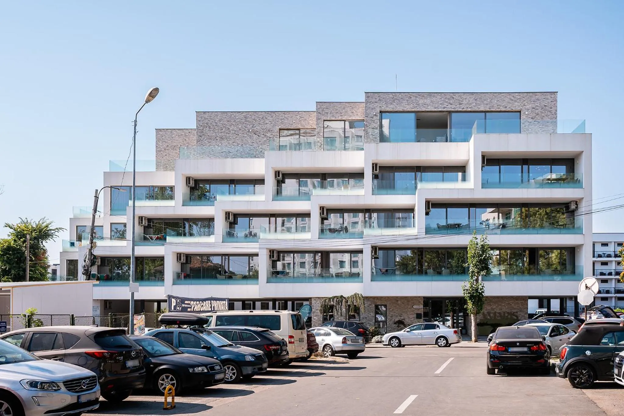 Amaris Aparthotel, Situat pe Faleza din Eforie Nord, La 2 Pași de Plajă, Apartamente Complet Utilate