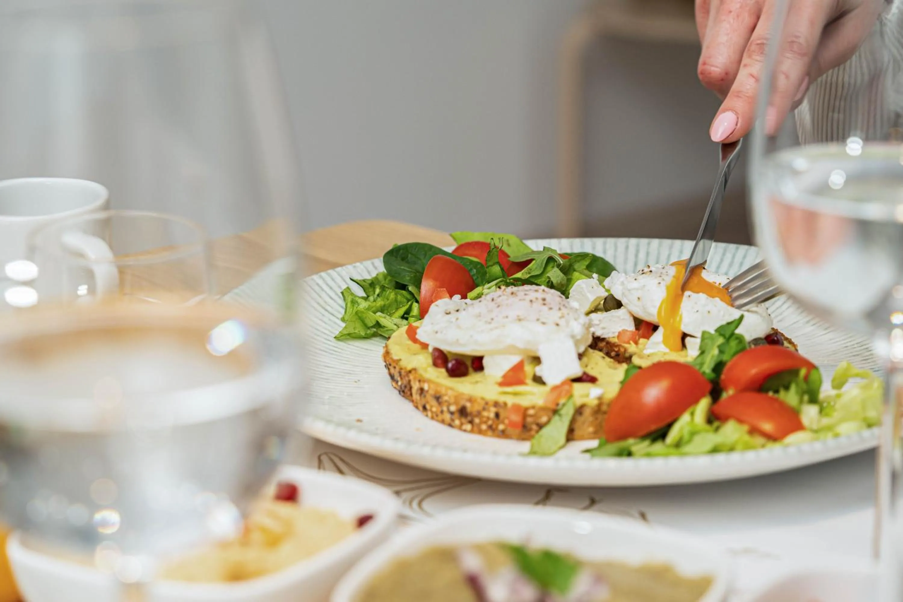 Food and drinks in Amaris ApartHotel la 2 Pași de Plajă & Parcare Gratuită