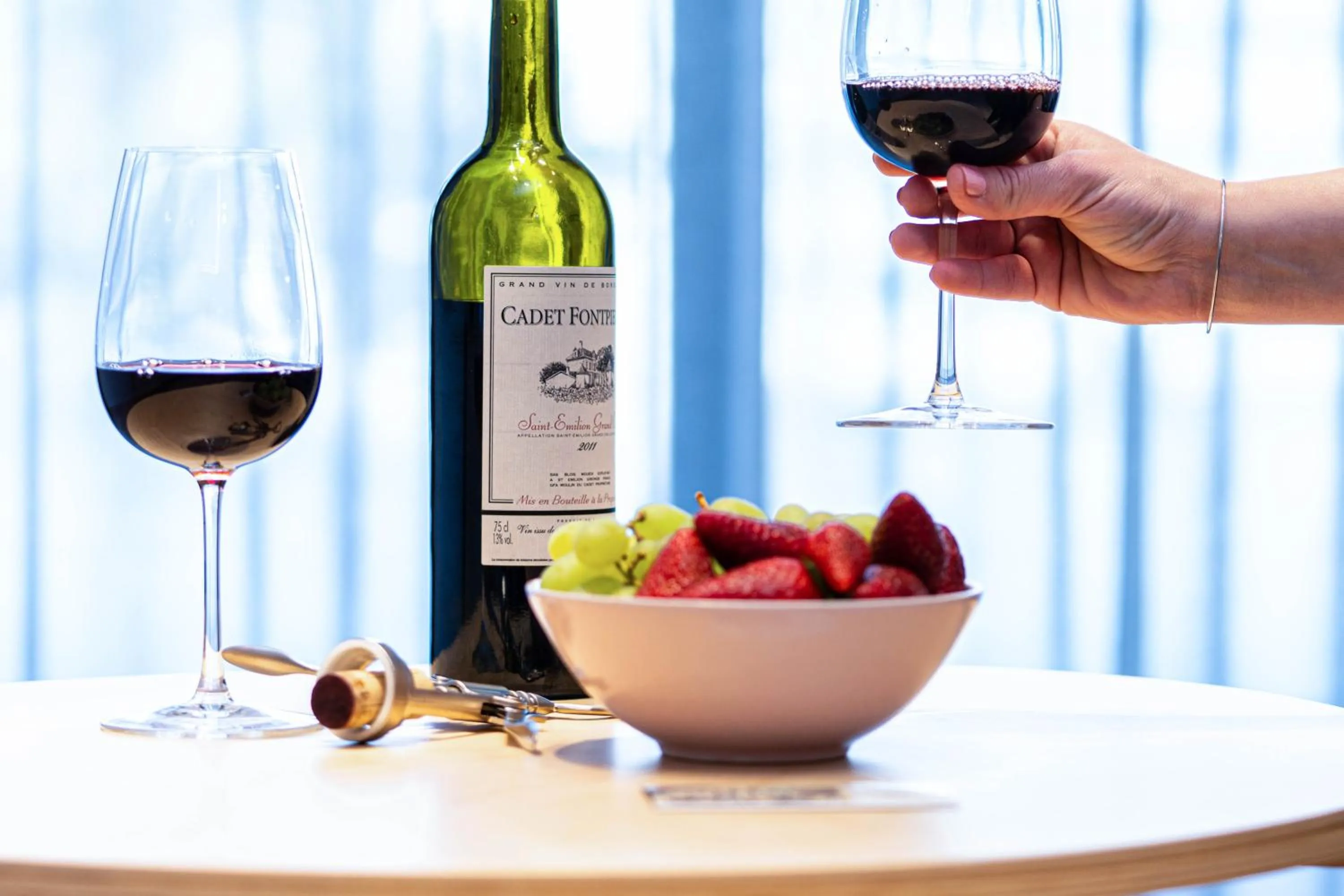 Food and drinks in Amaris ApartHotel la 2 Pași de Plajă & Parcare Gratuită