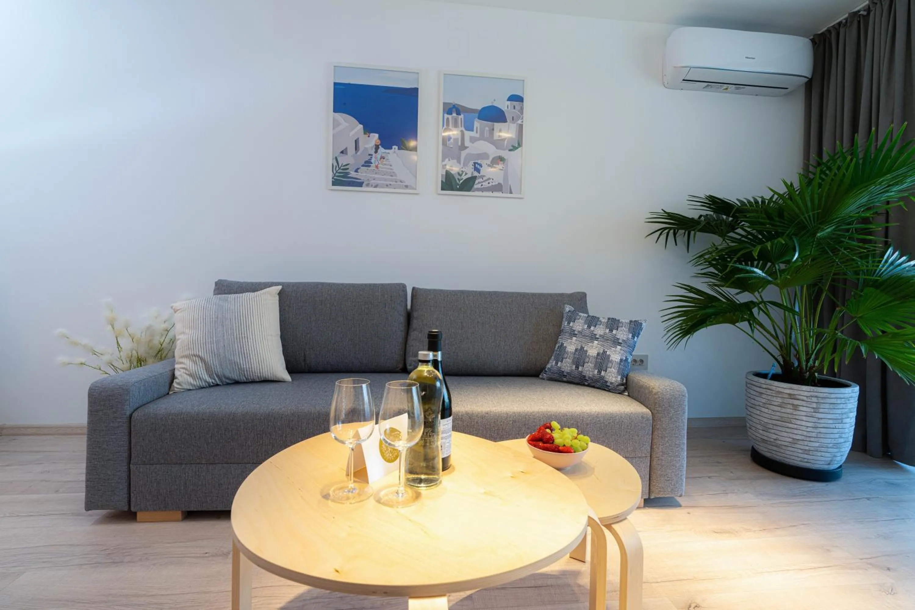 Living room in Amaris ApartHotel la 2 Pași de Plajă & Parcare Gratuită