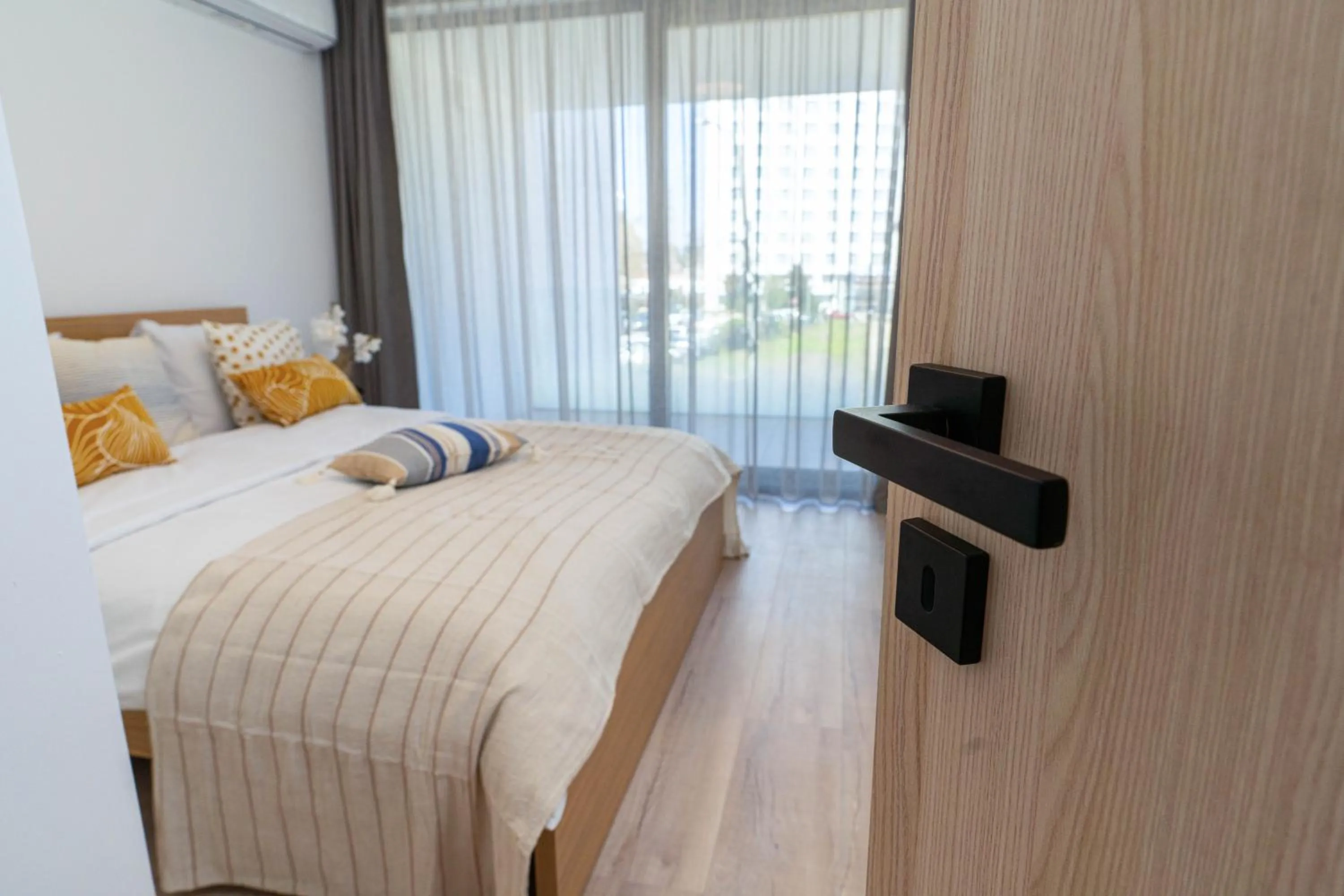 Bed in Amaris ApartHotel la 2 Pași de Plajă & Parcare Gratuită