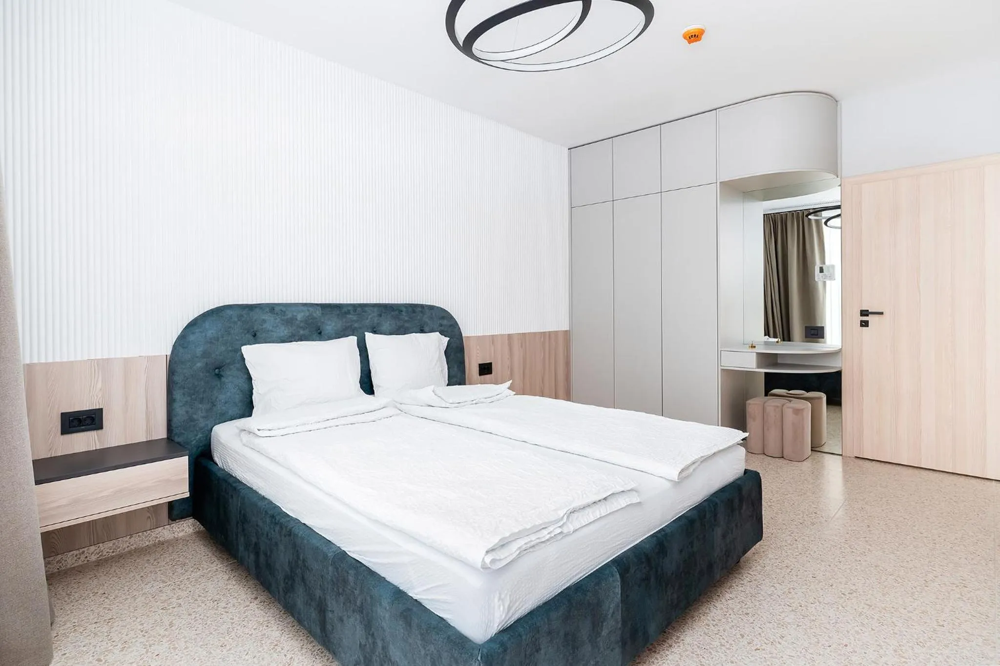 Bed in Amaris ApartHotel la 2 Pași de Plajă & Parcare Gratuită