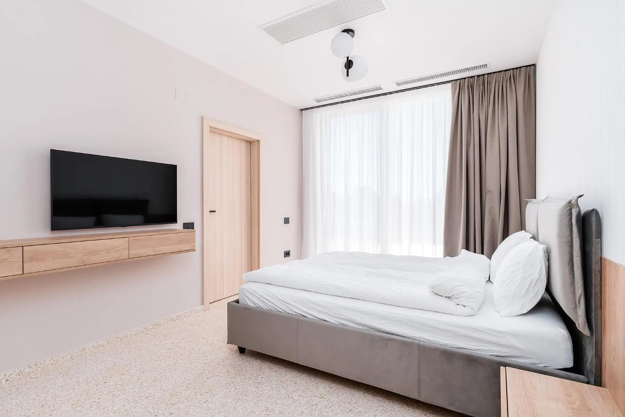 Bed in Amaris ApartHotel la 2 Pași de Plajă & Parcare Gratuită