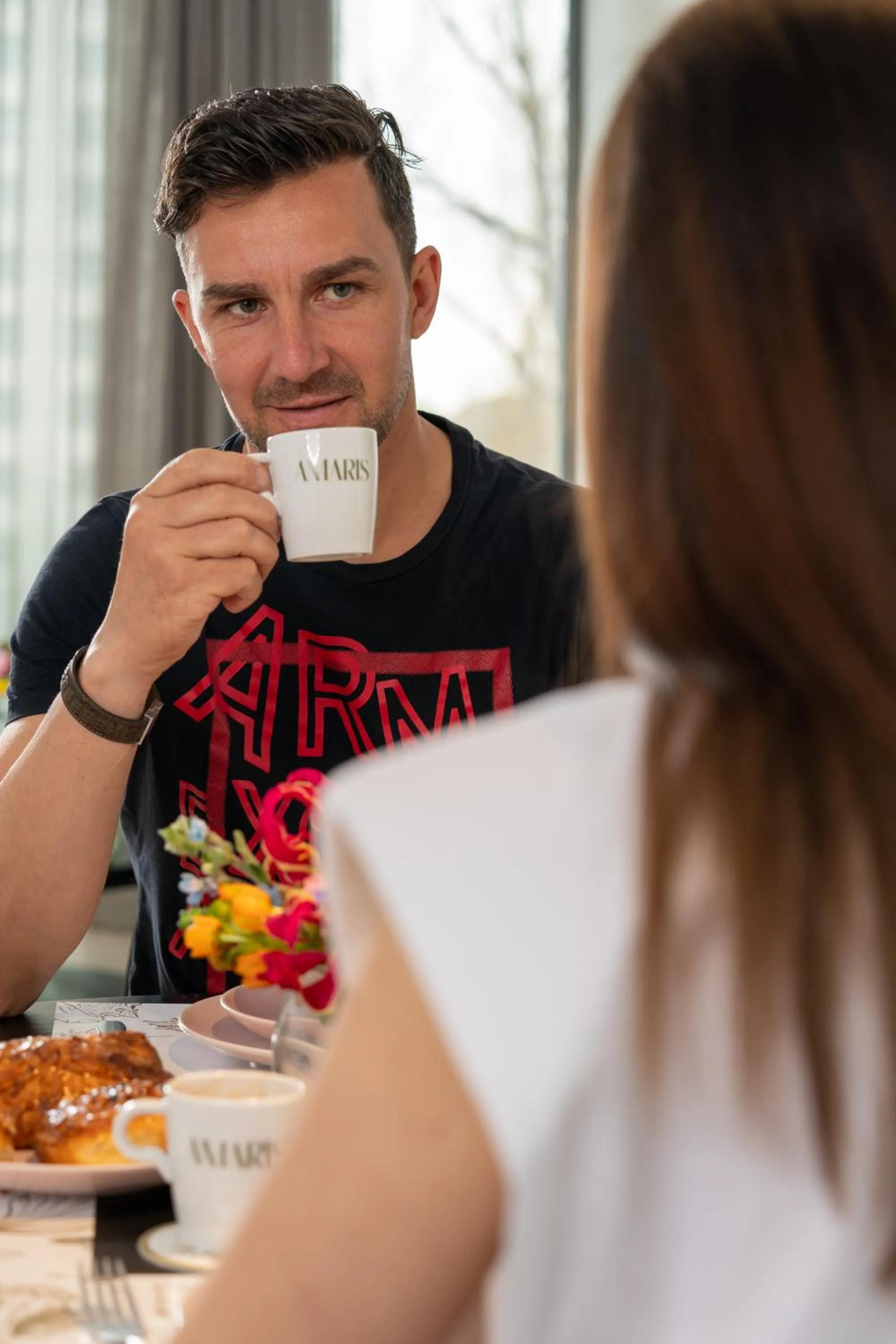 People in Amaris ApartHotel la 2 Pași de Plajă & Parcare Gratuită