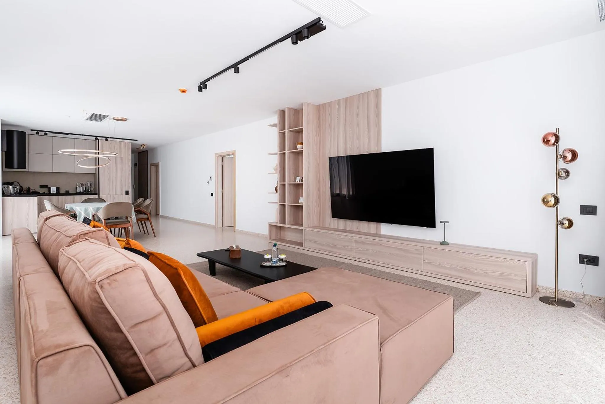 Communal lounge/ TV room in Amaris ApartHotel la 2 Pași de Plajă & Parcare Gratuită