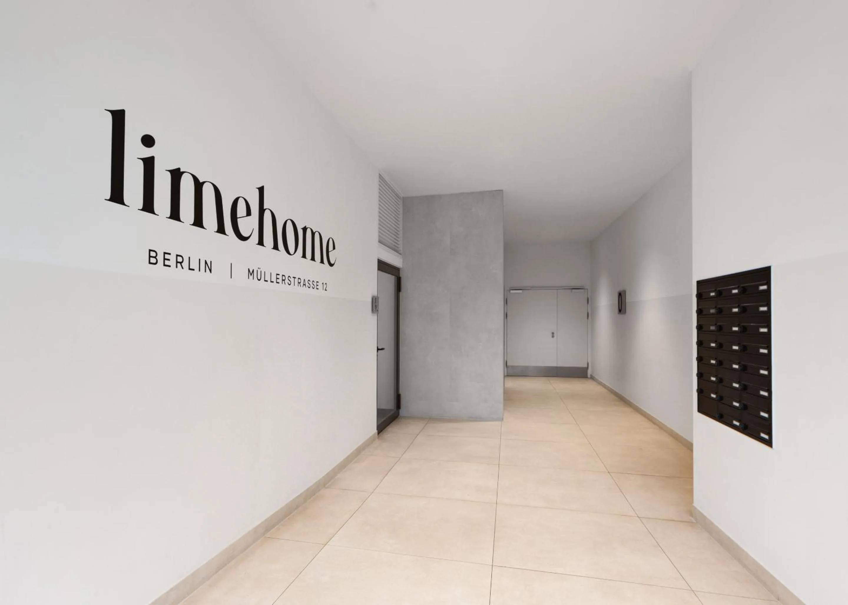 Property building in Limehome Berlin Müllerstraße - Digital Access