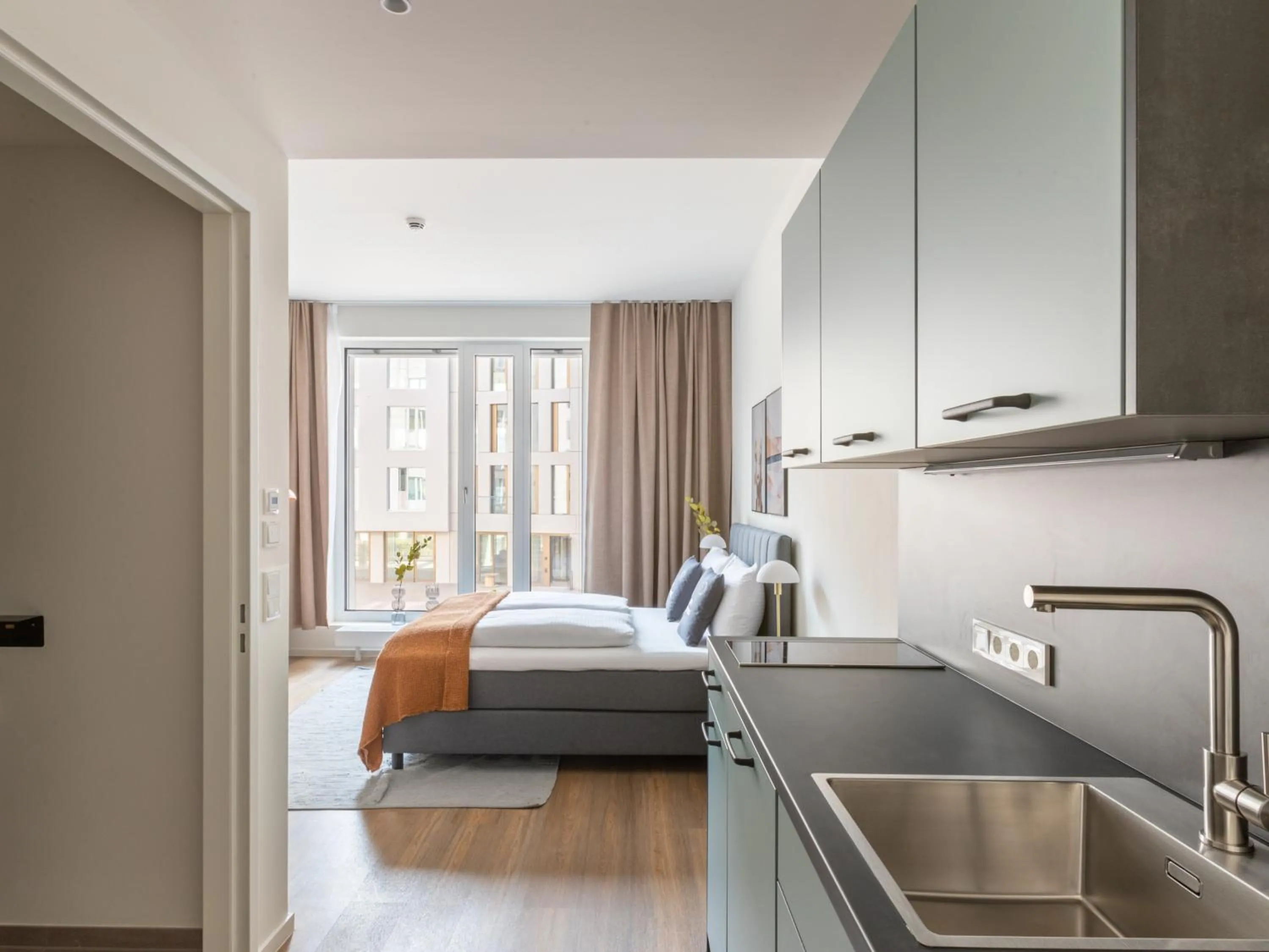 Kitchen or kitchenette in Limehome Berlin Müllerstraße - Digital Access