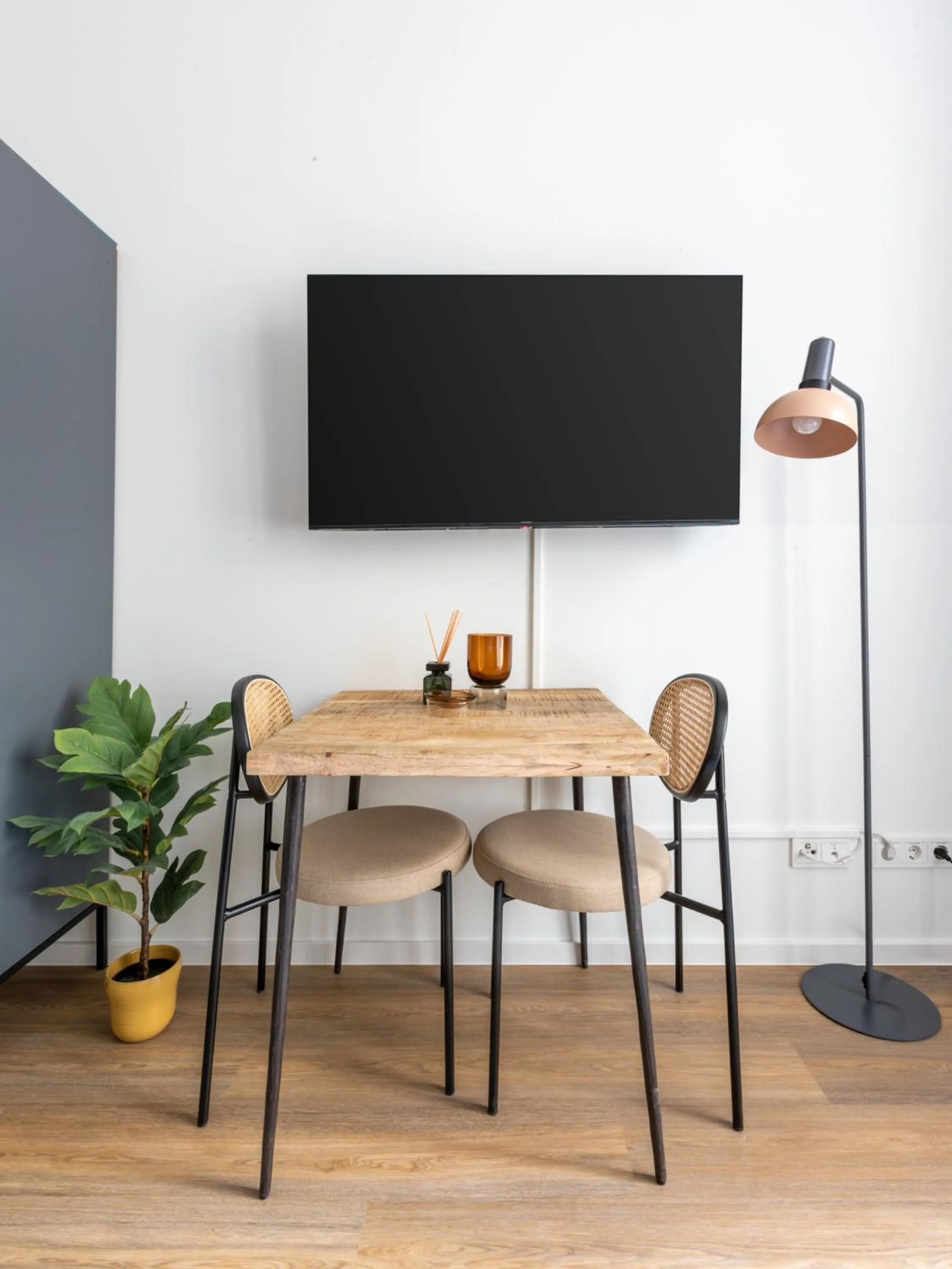 TV and multimedia in Limehome Berlin Müllerstraße - Digital Access