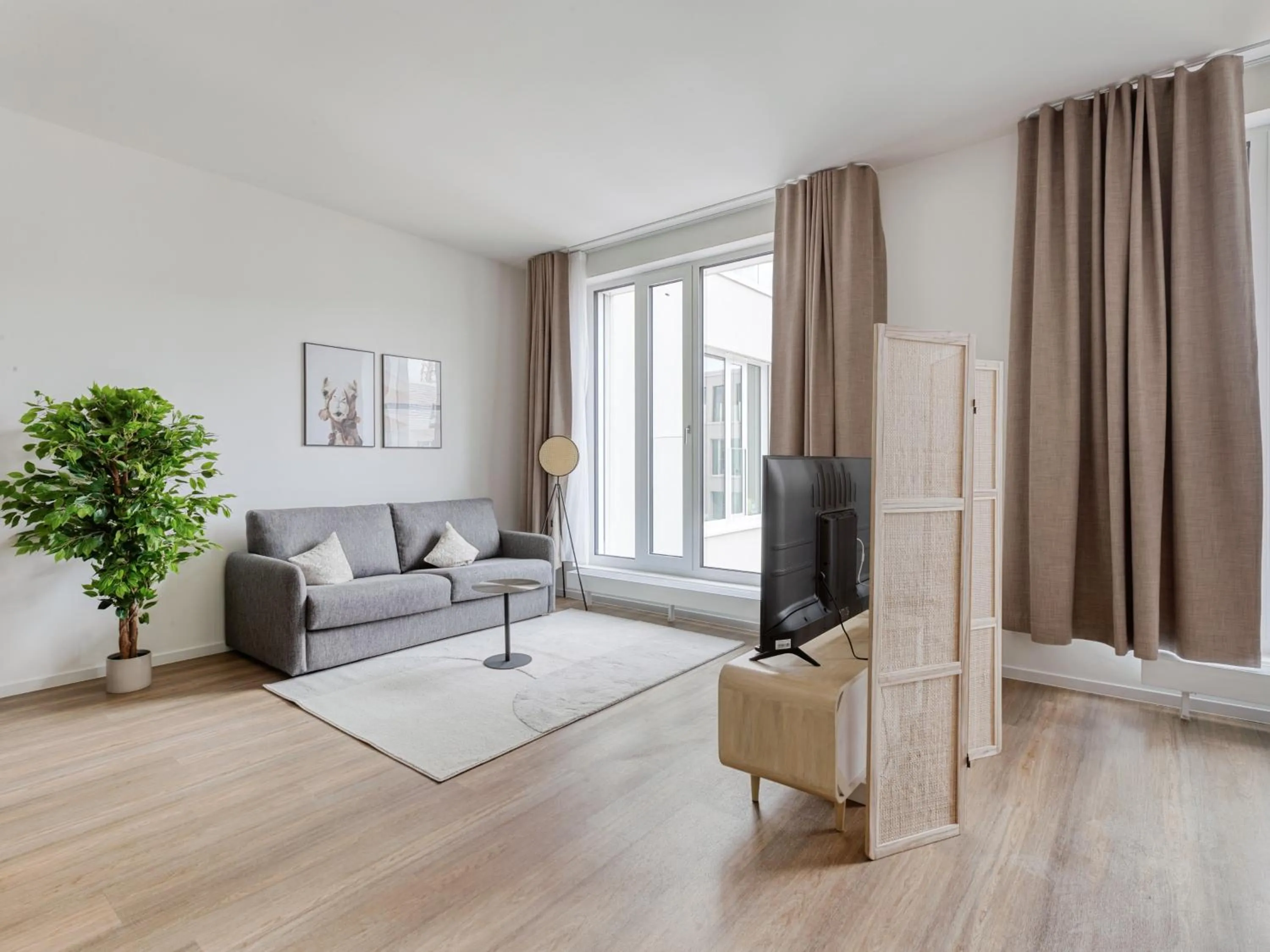 TV and multimedia in Limehome Berlin Müllerstraße - Digital Access